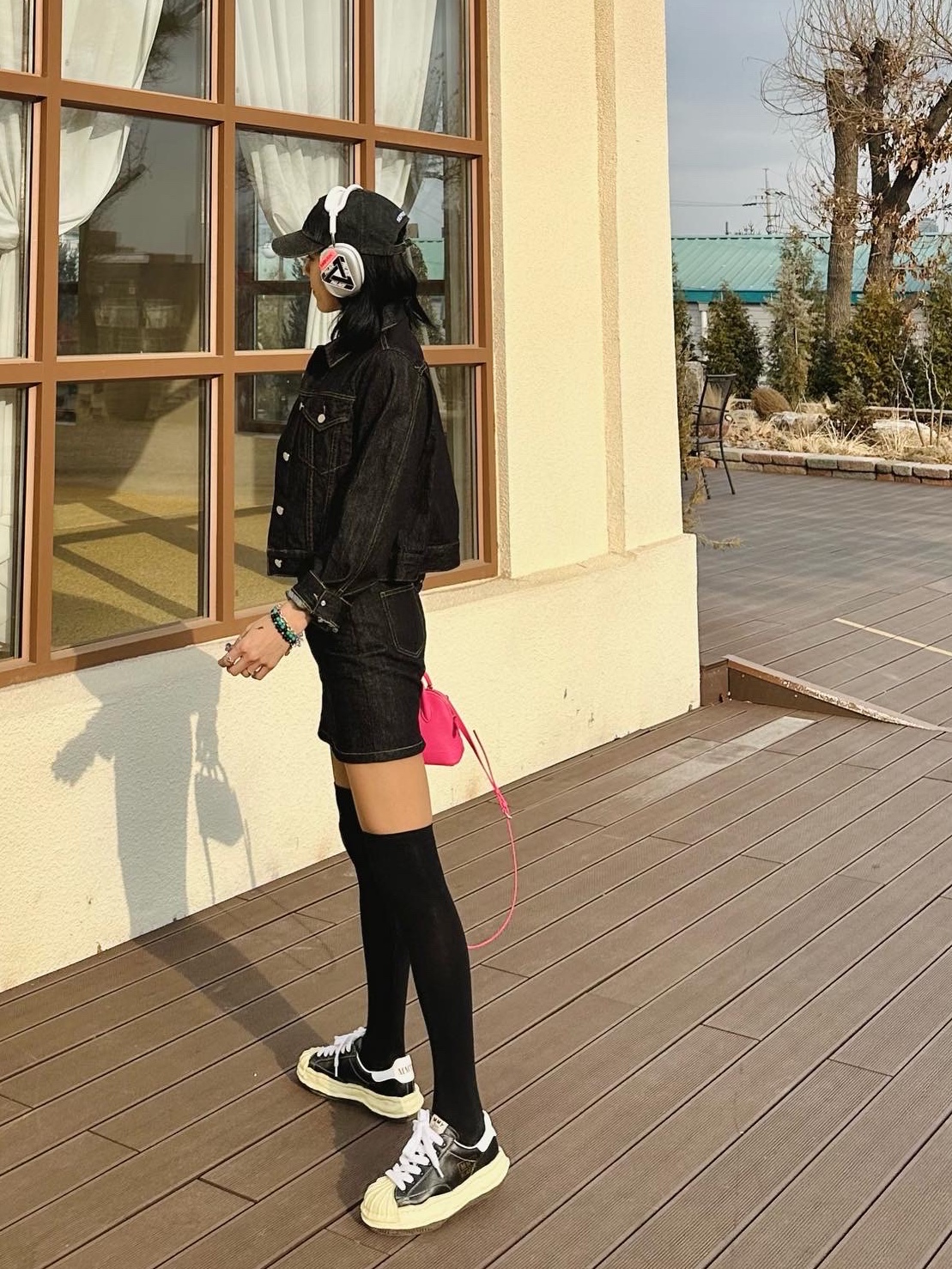 Maison Mihara Yasuhiro Blakey VL OG Sole Leather Low-top Sneakers Black, Apple AirPods Max Lightning Silver (Korean Ver.) 착용 스타일 - 2