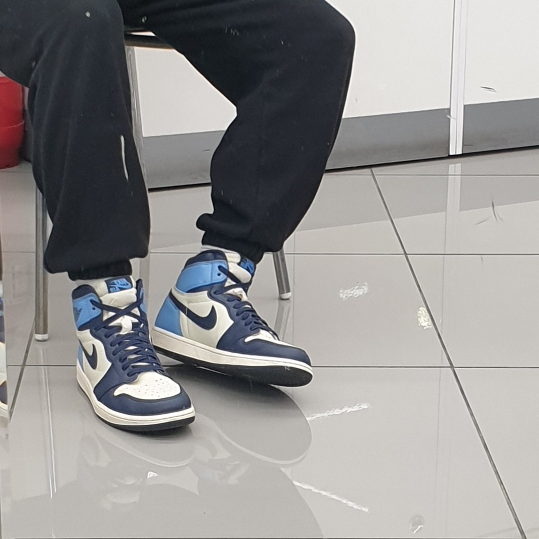 Jordan 1 Retro High Obsidian UNC, (GS) Jordan 1 Retro High Obsidian UNC 착용 스타일 - 1