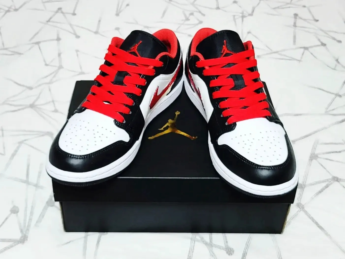 Jordan 1 Low Black Fire Red 착용 스타일 - 3