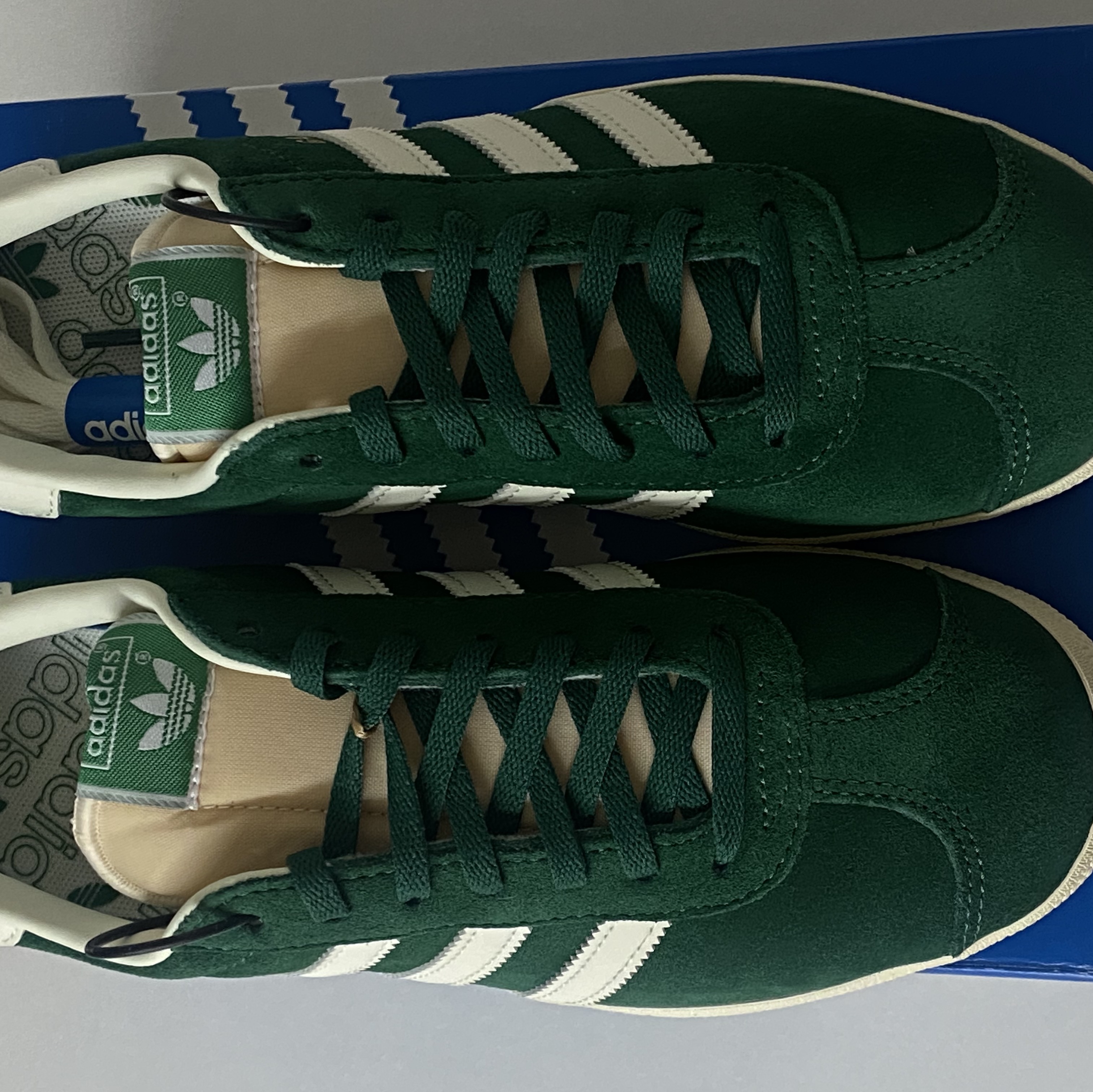 Adidas Gazelle Dark Green Cream White 착용 스타일