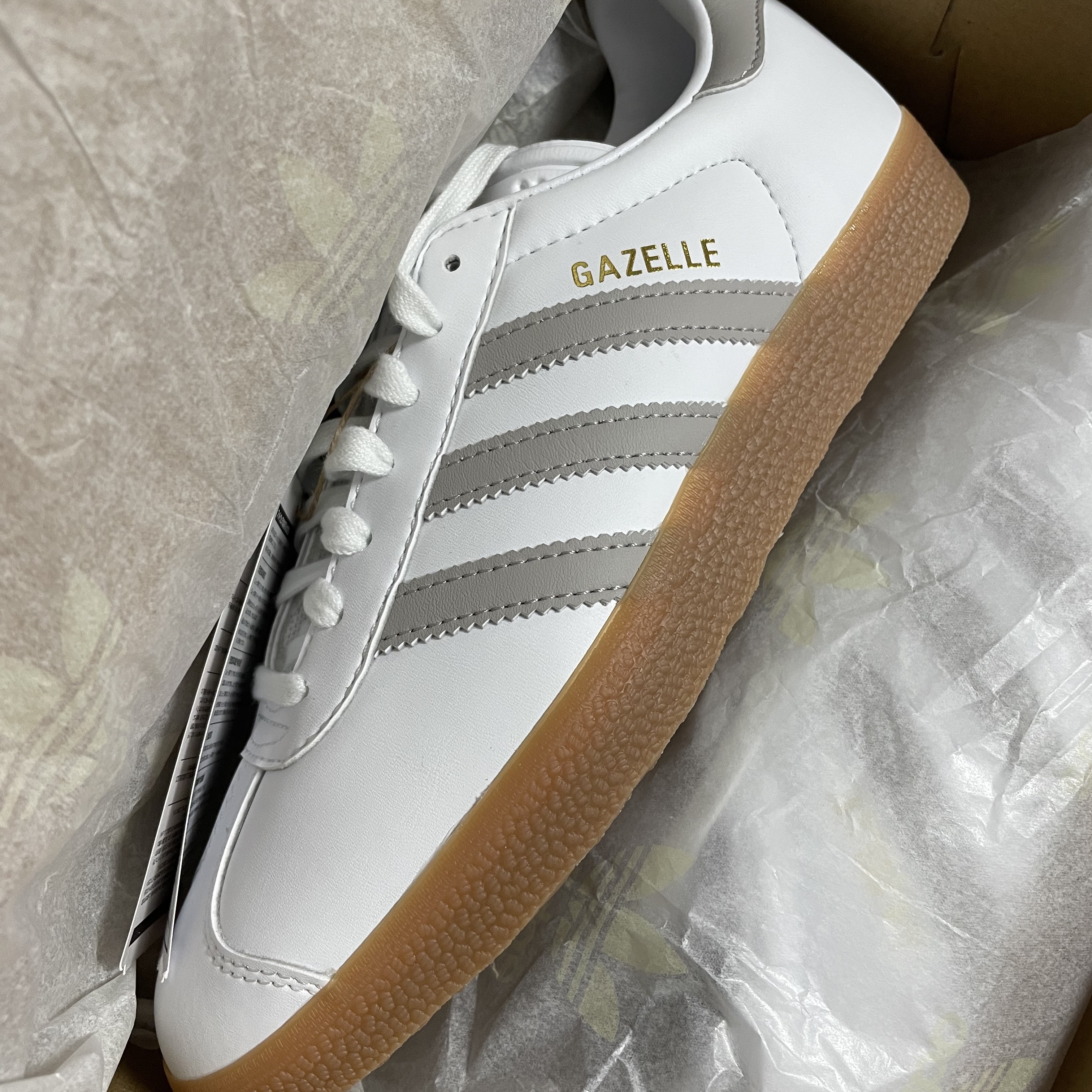 Adidas Gazelle White Grey 착용 스타일