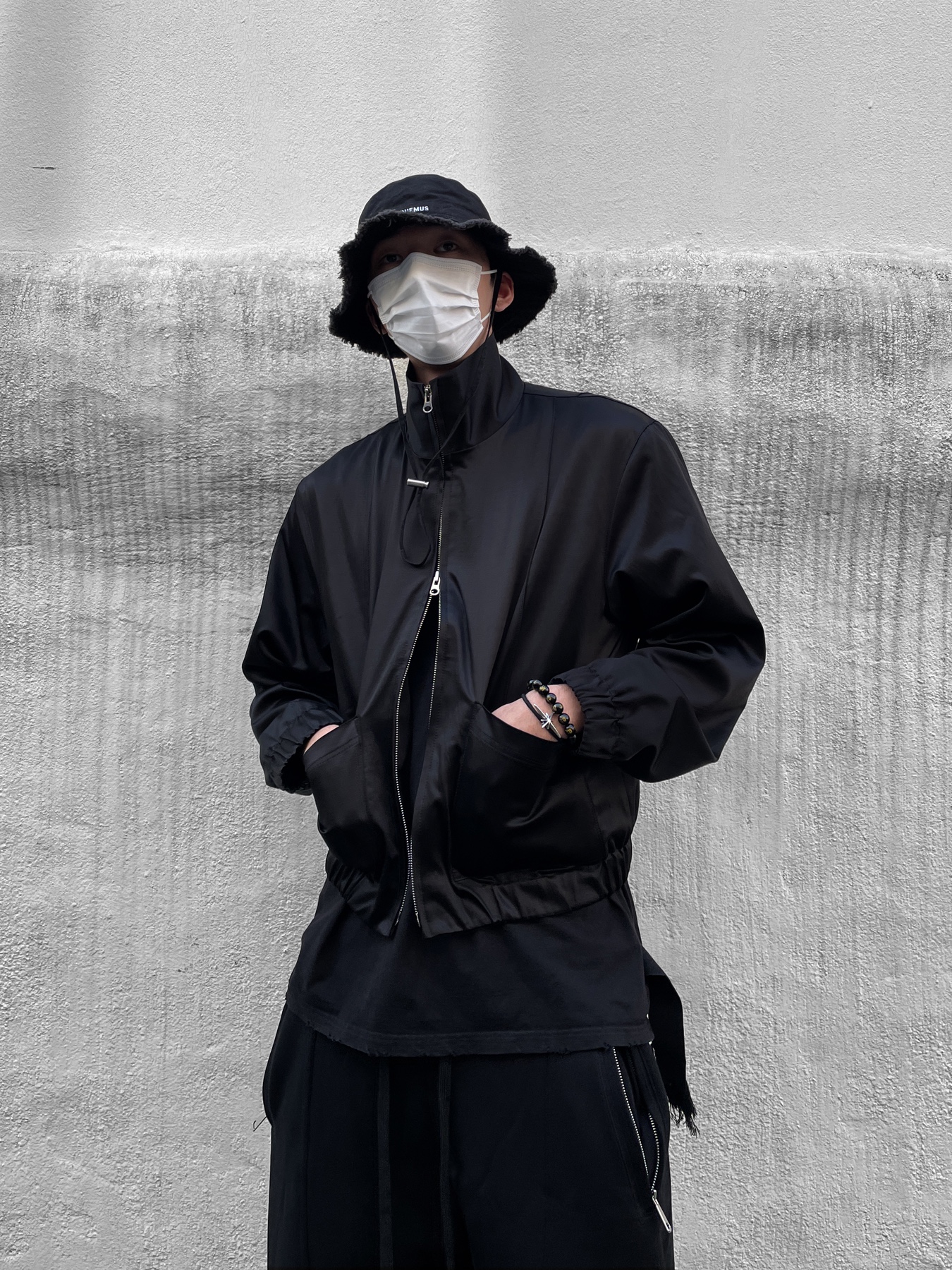 Rick Owens Full Grain Calf Leather Sneakers Black Milk White, Jacquemus Le Bob Artichaut Bucket Hat Black 착용 스타일 - 5