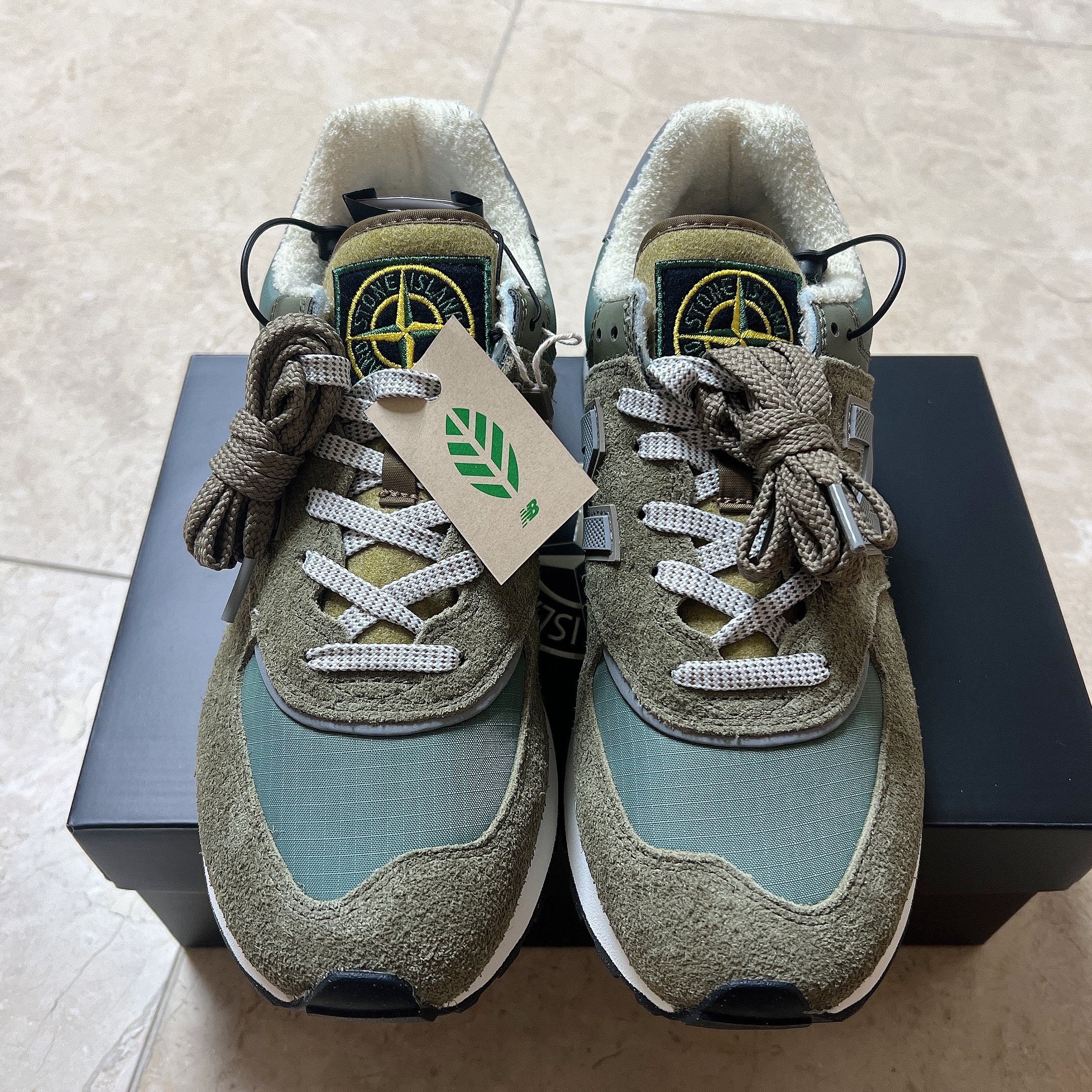 New Balance x Stone Island 574 Legacy Green 착용 스타일 - 2