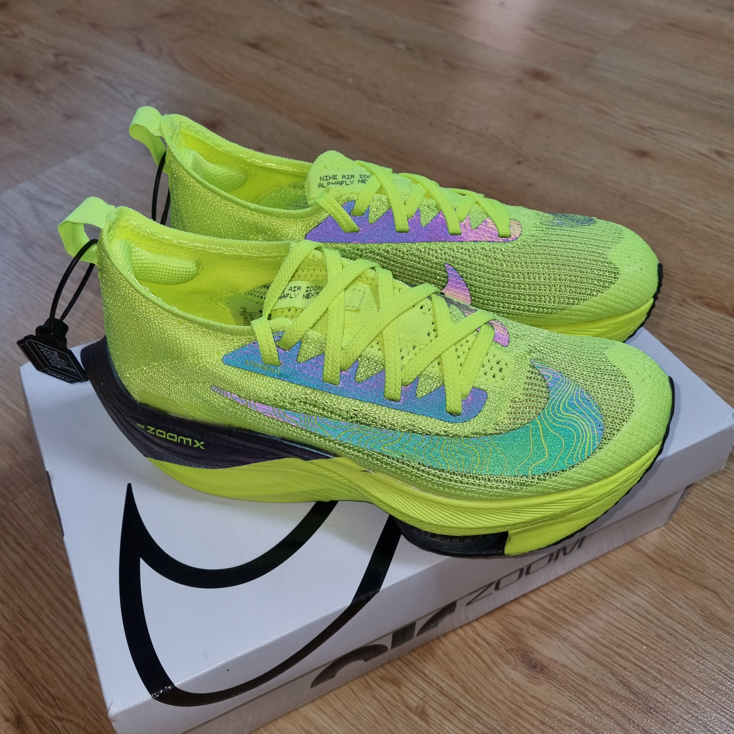 Nike Air Zoom Alphafly Next% Flyknit Volt 착용 스타일 - 3