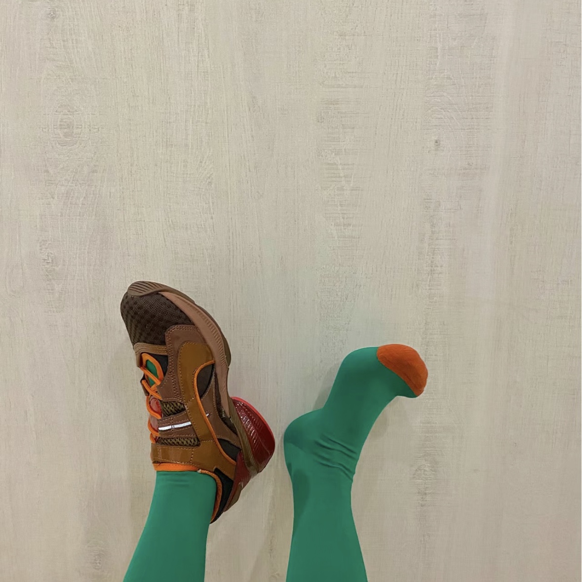 (W) Asics x Kiko Kostadinov Gel-Aurania Coffee 착용 스타일 - 1