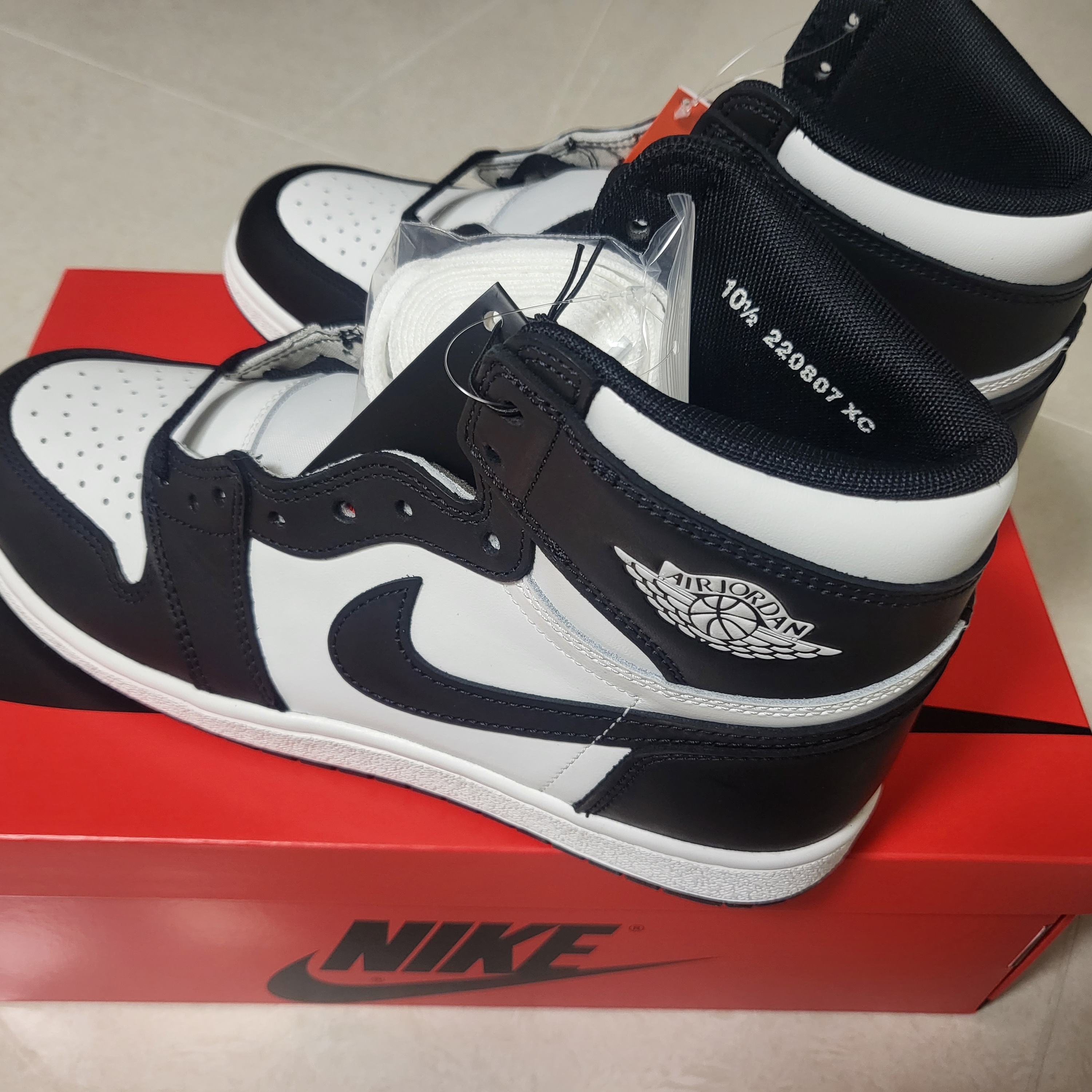 Jordan 1 High 85 Black White 착용 스타일