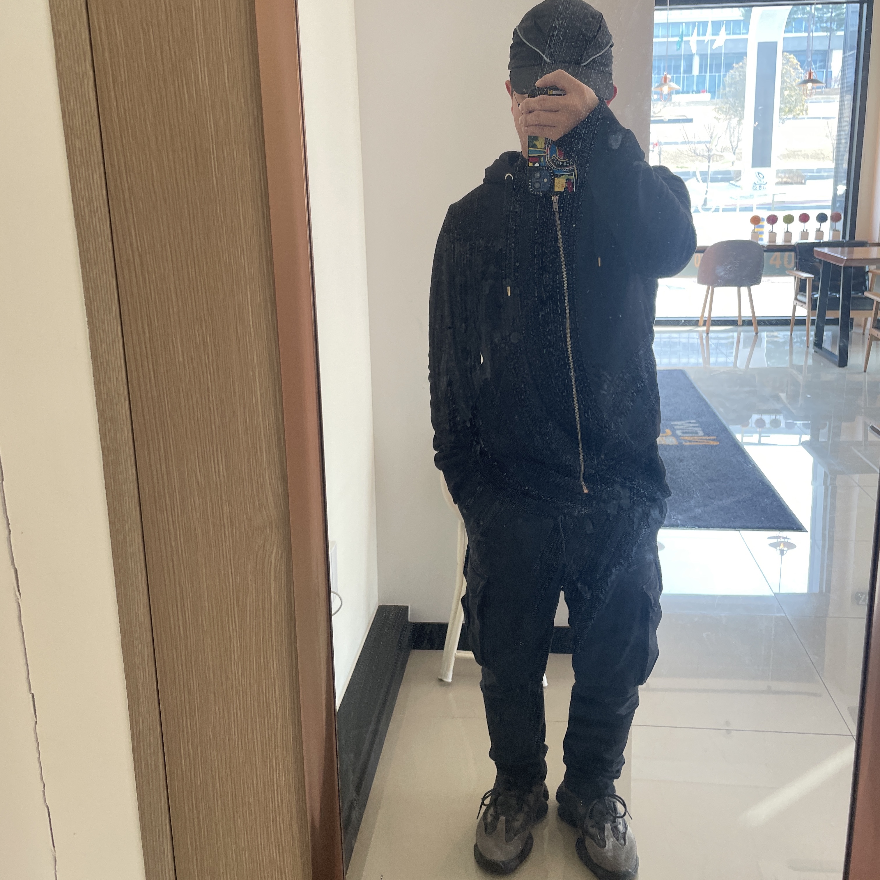 Adidas Yeezy 500 Utility Black 2018/2020, Stone Island 318L1 T.CO+OLD Cargo Pants Black - 21FW 착용 스타일