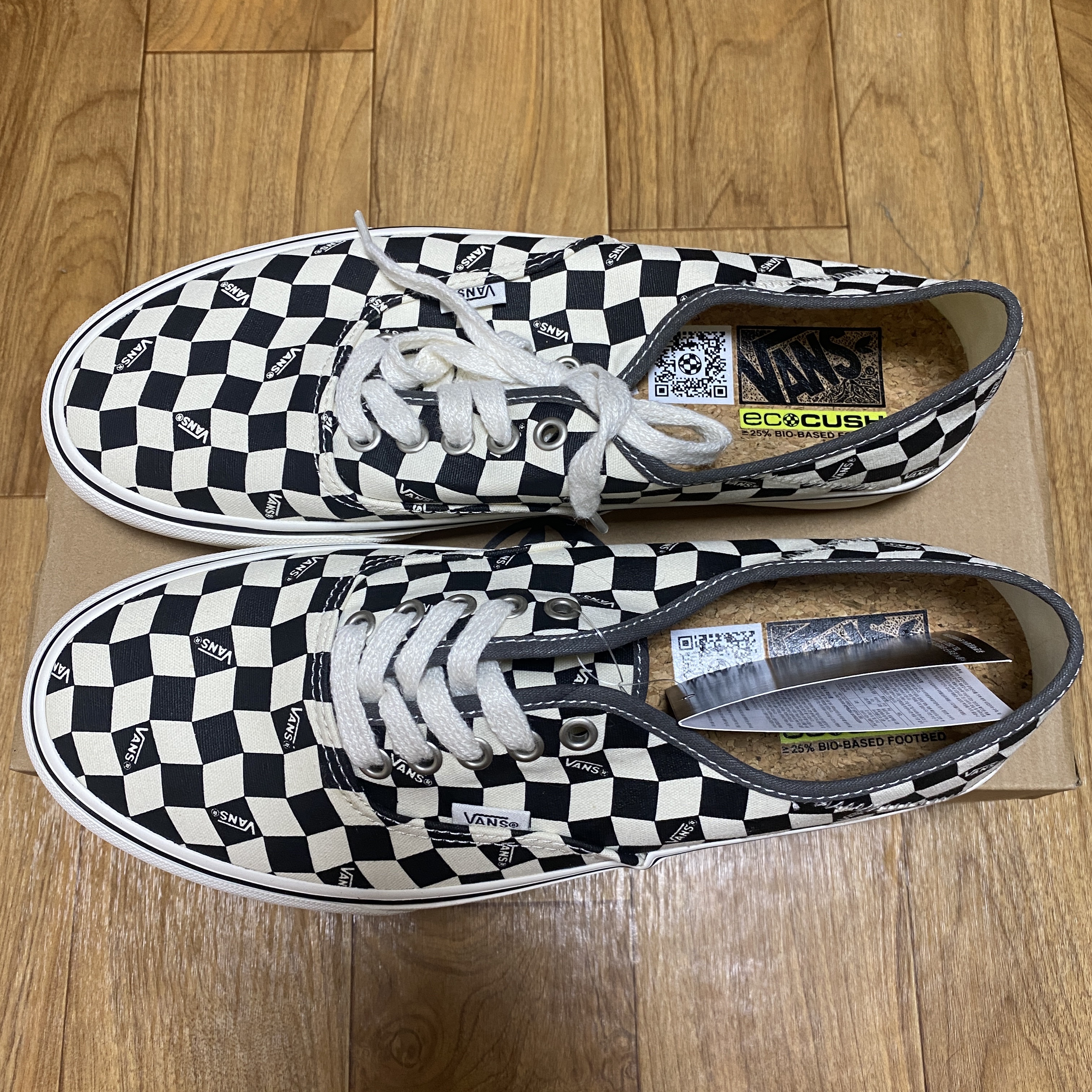 Vans Authentic 44 DX Anaheim Factory Black 착용 스타일