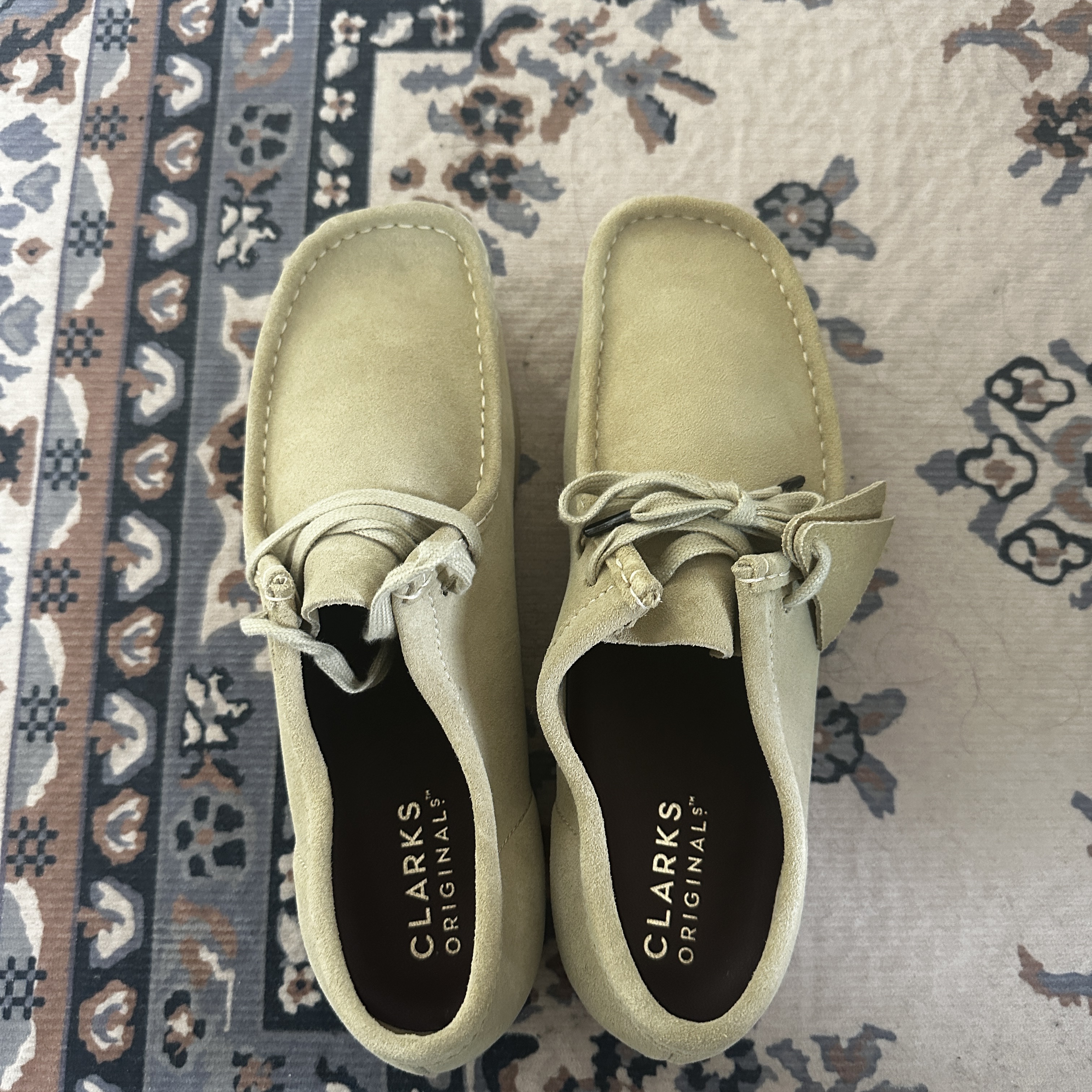 Clarks Wallabee Maple Suede 착용 스타일 - 1