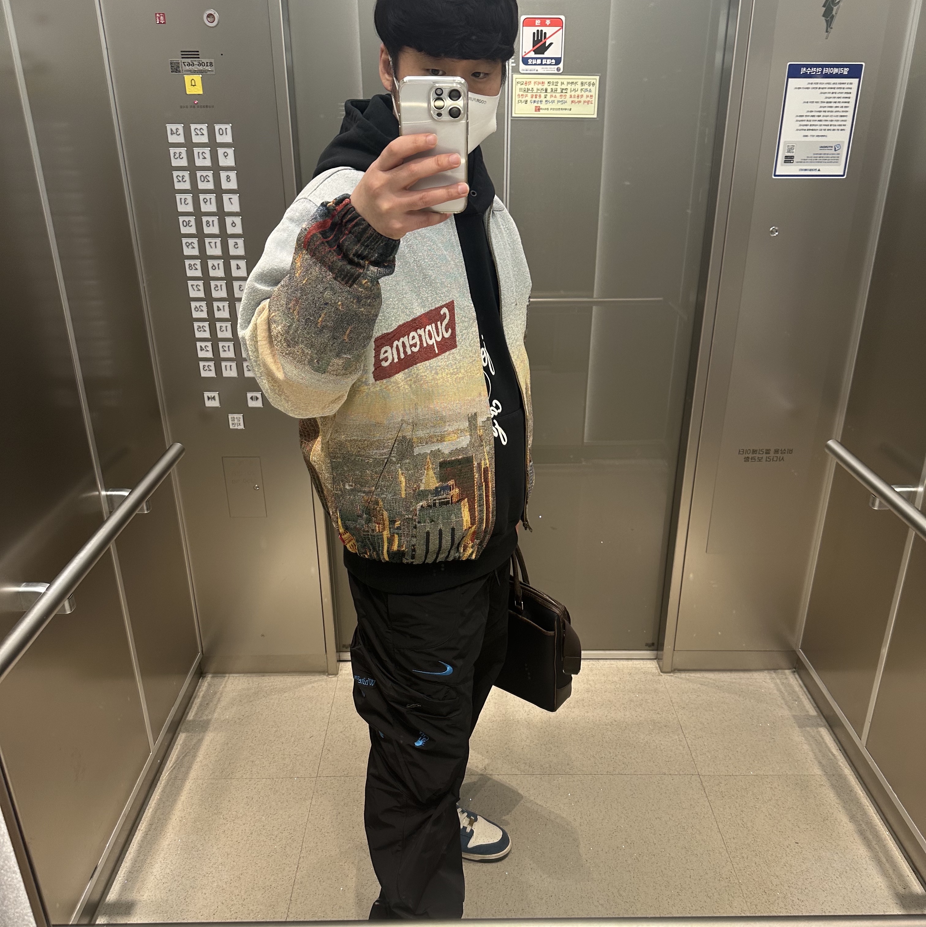 Supreme Aerial Tapestry Harrington Jacket - 20FW, Jordan x Travis Scott x Fragment Hoodie Black (DJ0615-010) 착용 스타일 - 2