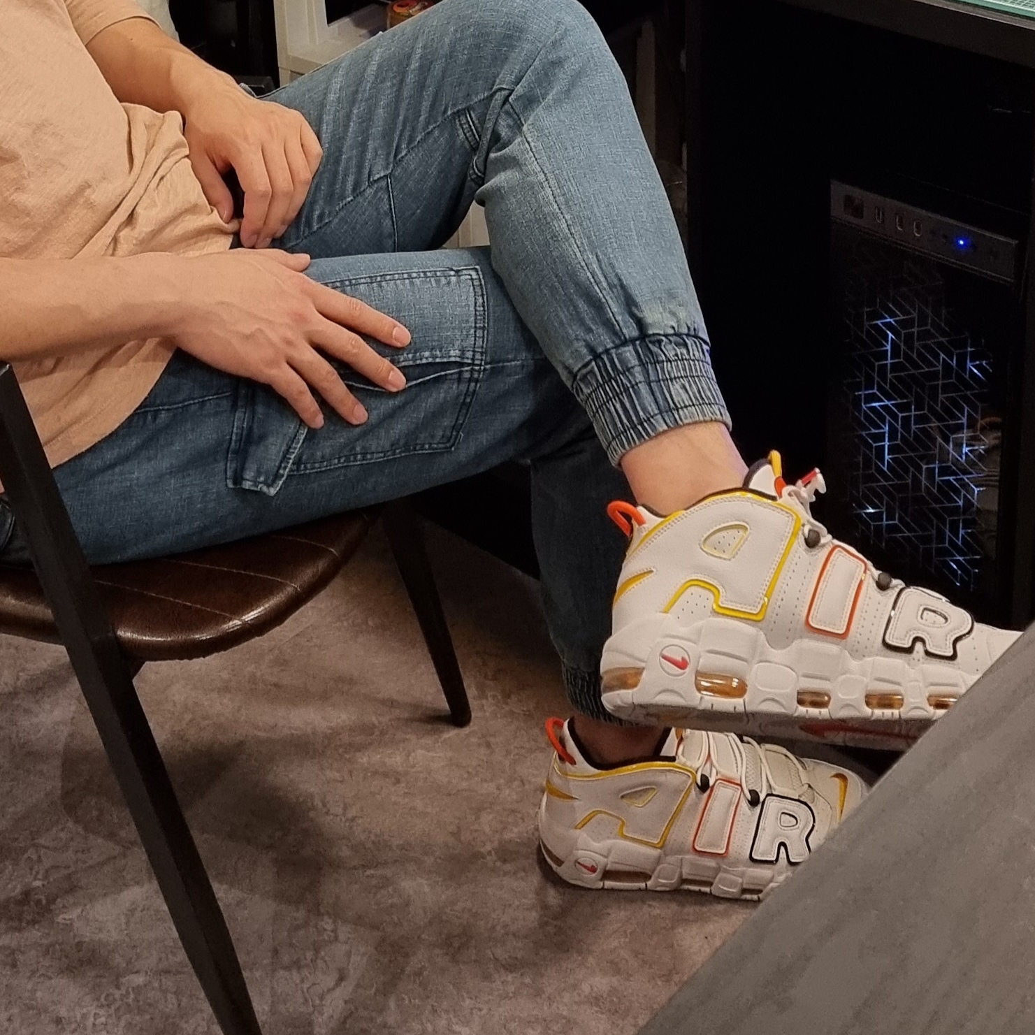 Nike Air More Uptempo Rayguns 착용 스타일 - 3