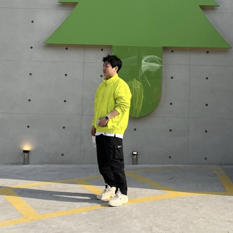 Nike x Stussy Air Penny II Fossil, Nike x Stussy Windrunner Jacket Bright Cactus 착용 스타일
