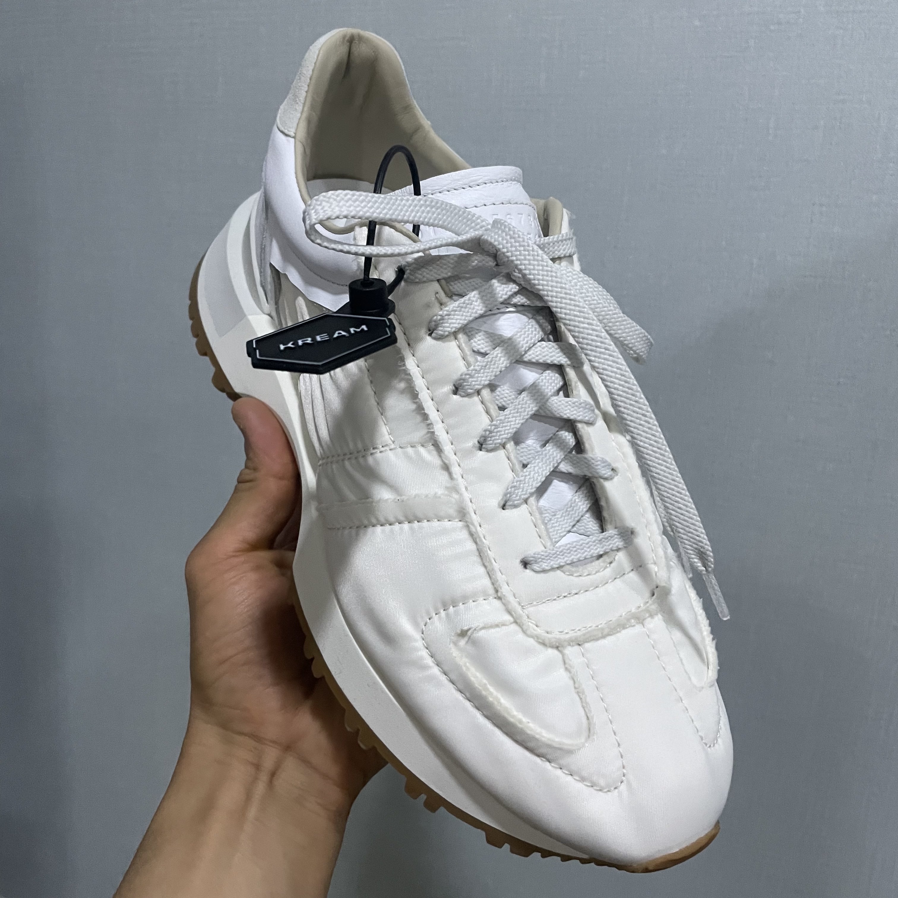 Maison Margiela Runner Evolution Sneakers White 착용 스타일 - 1