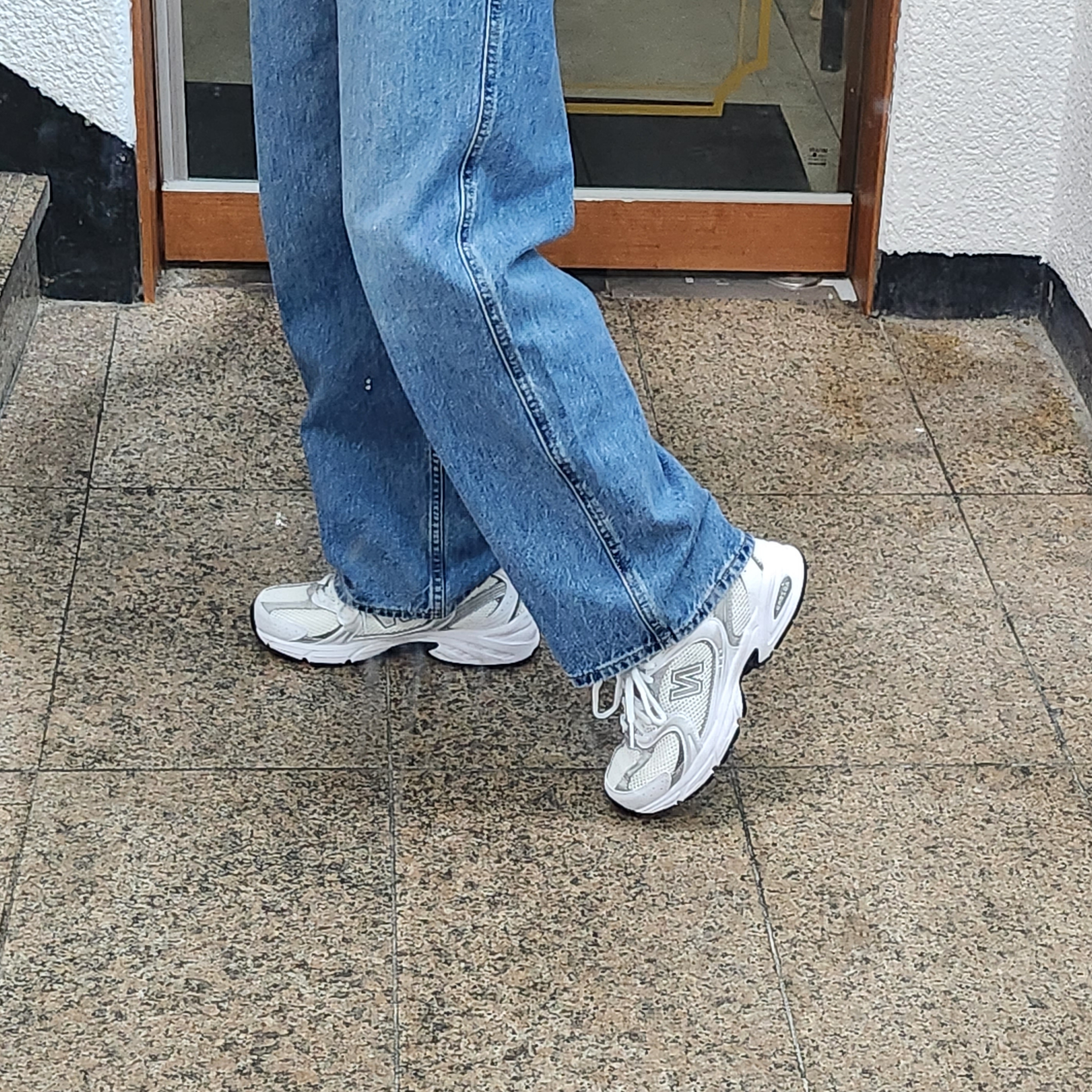 New Balance 530 White Silver 착용 스타일