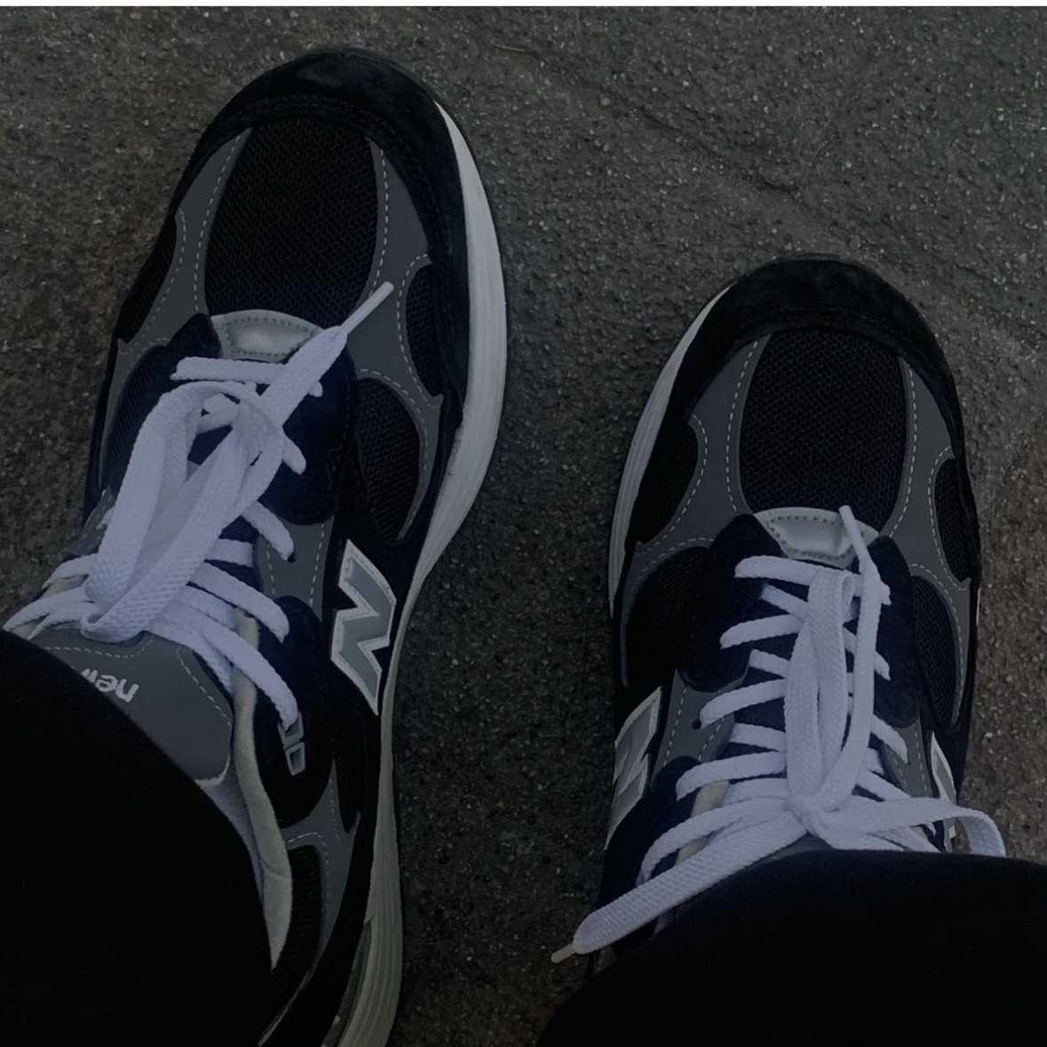 New Balance 992 Made in USA Black Grey, New Balance 992 Made in USA Grey - D Standard 착용 스타일 - 1