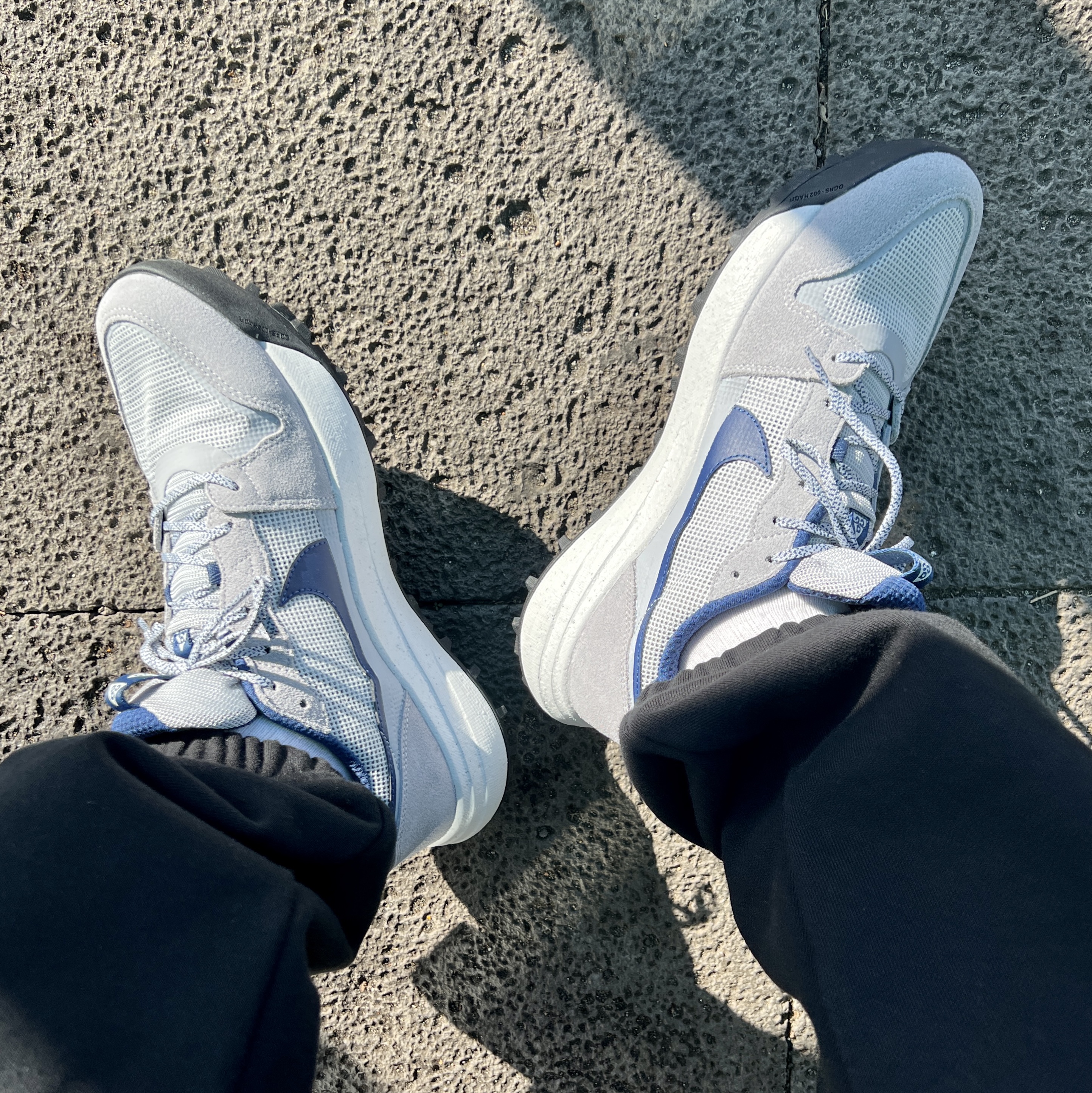 Nike ACG Lowcate Wolf Grey Navy 착용 스타일