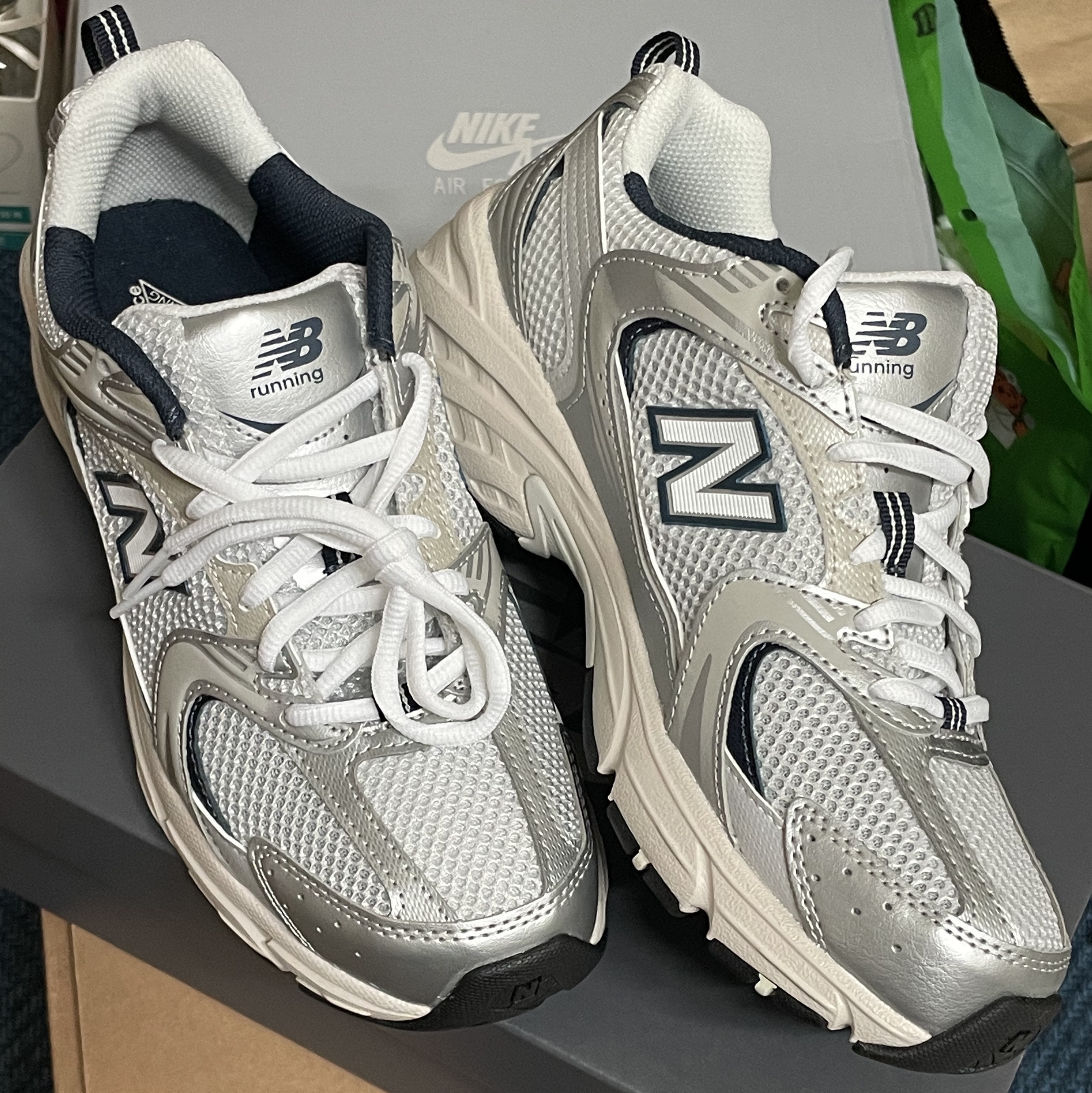 New Balance 530 Steel Grey 착용 스타일