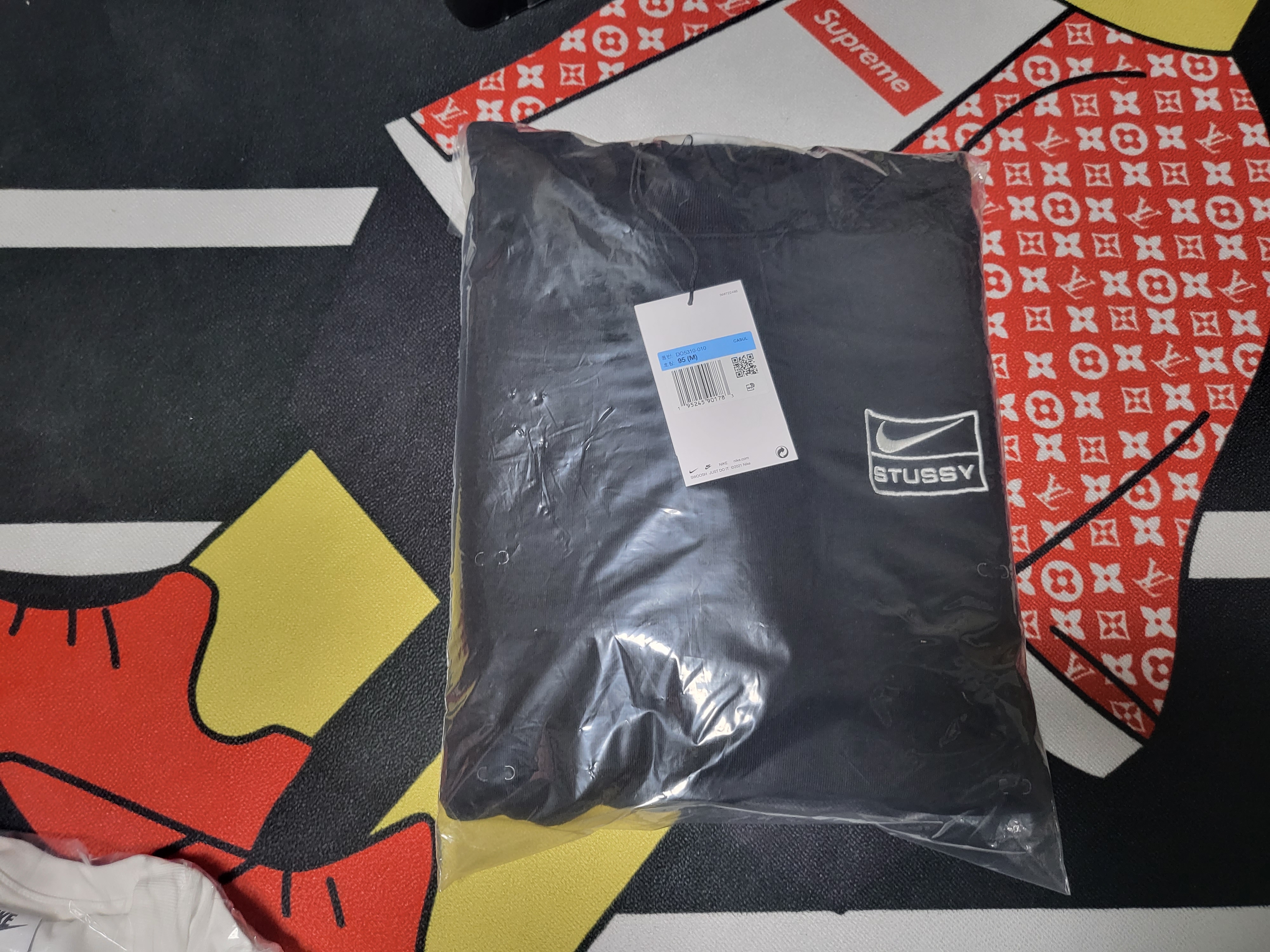 Nike x Stussy NRG Washed Fleece Crewneck Black (DO5310-010) 착용 스타일