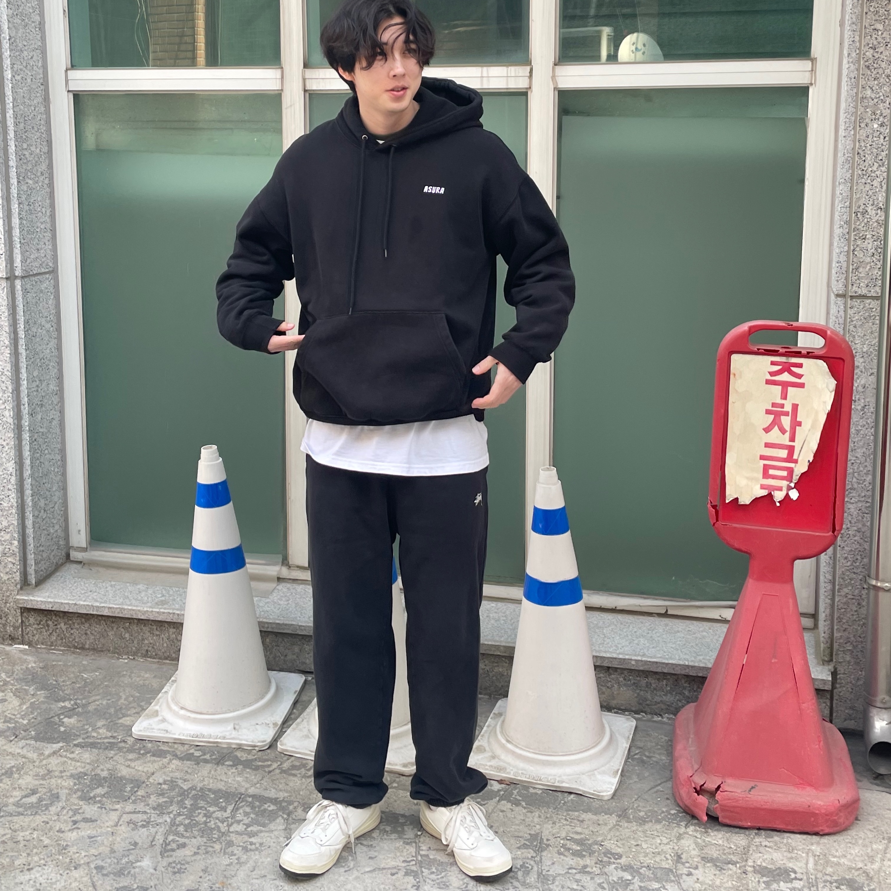 IAB Studio Sweatpants Black White - 23SS 착용 스타일 - 2