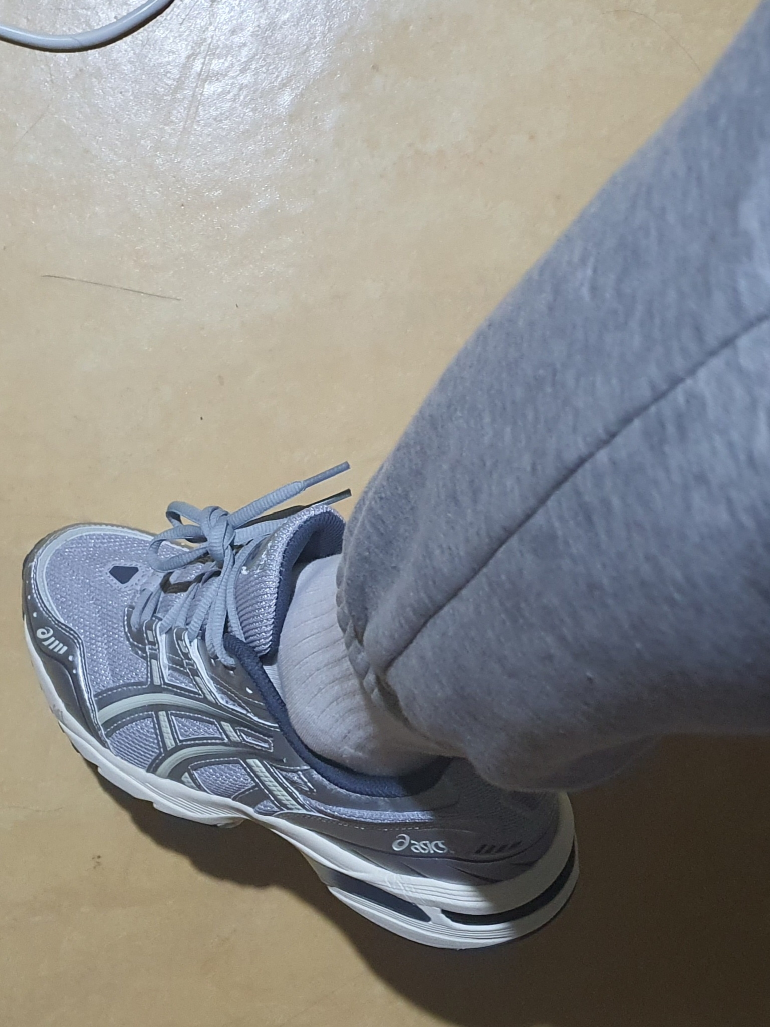 Asics Gel-1090 Piedmont Grey 착용 스타일