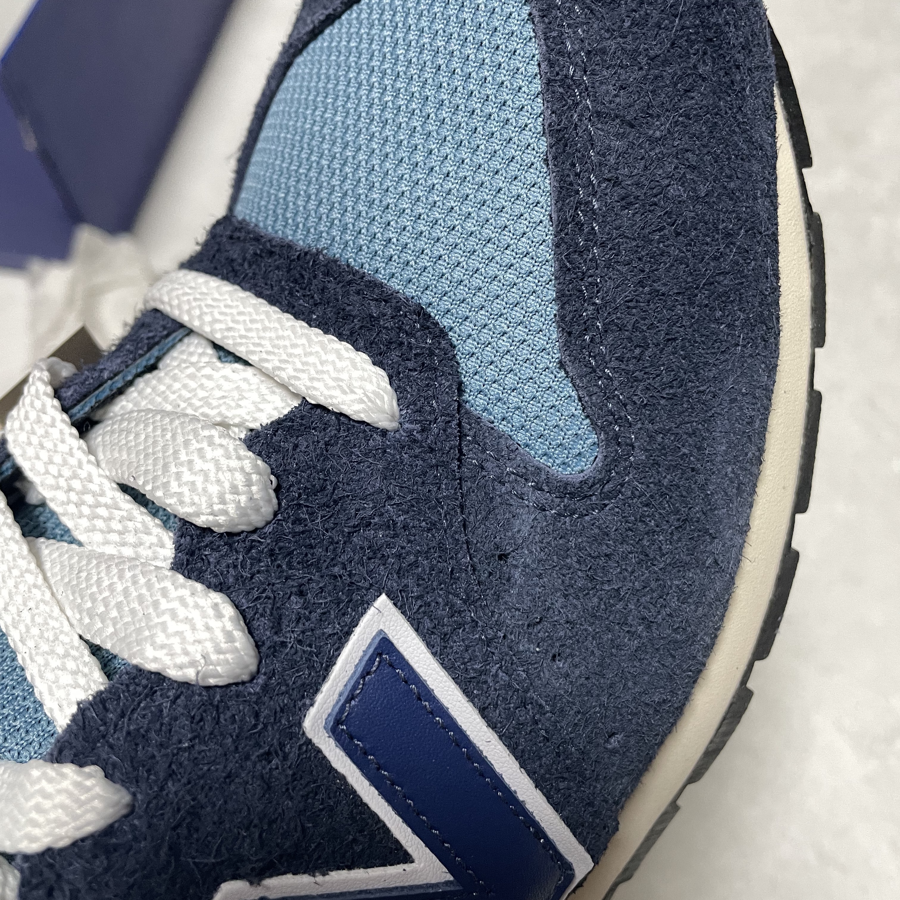 New Balance Made in USA 996 Navy 착용 스타일 - 5