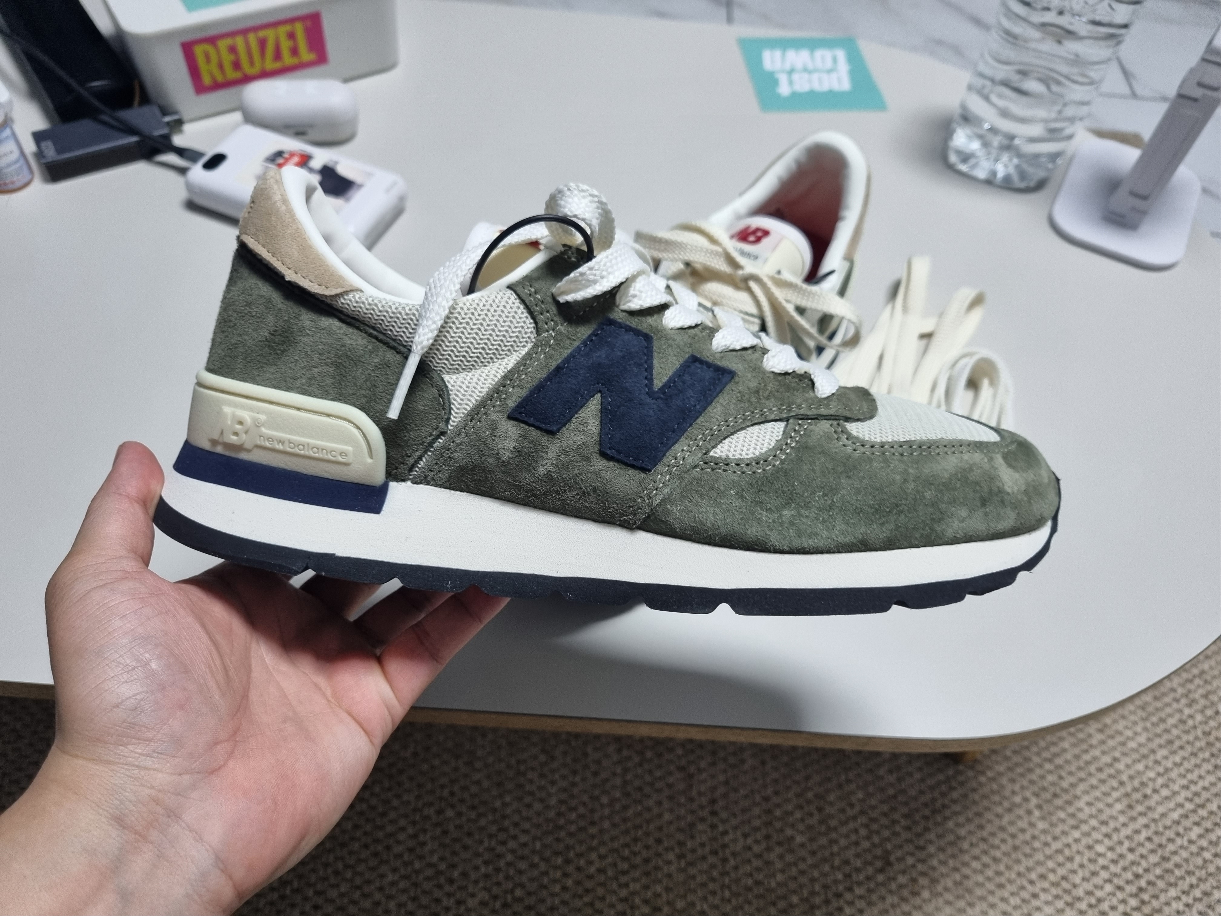 New Balance 990v1 Made in USA Olive 착용 스타일 - 3