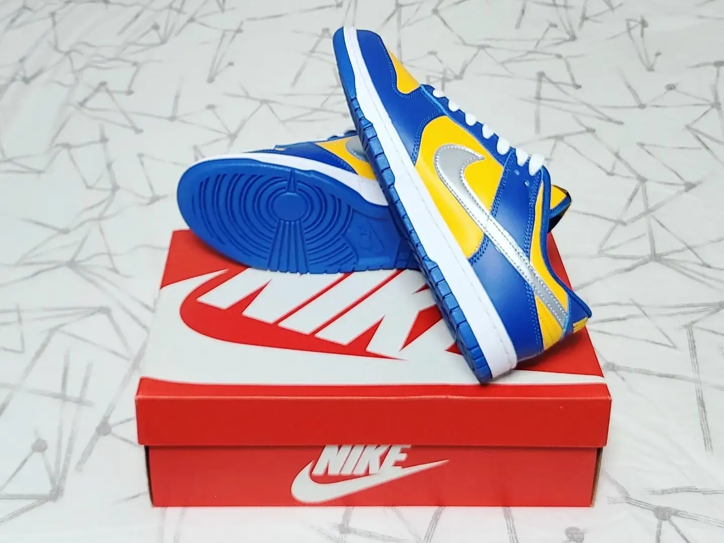 Nike Dunk Low Retro Blue Jay and University Gold 착용 스타일 - 4