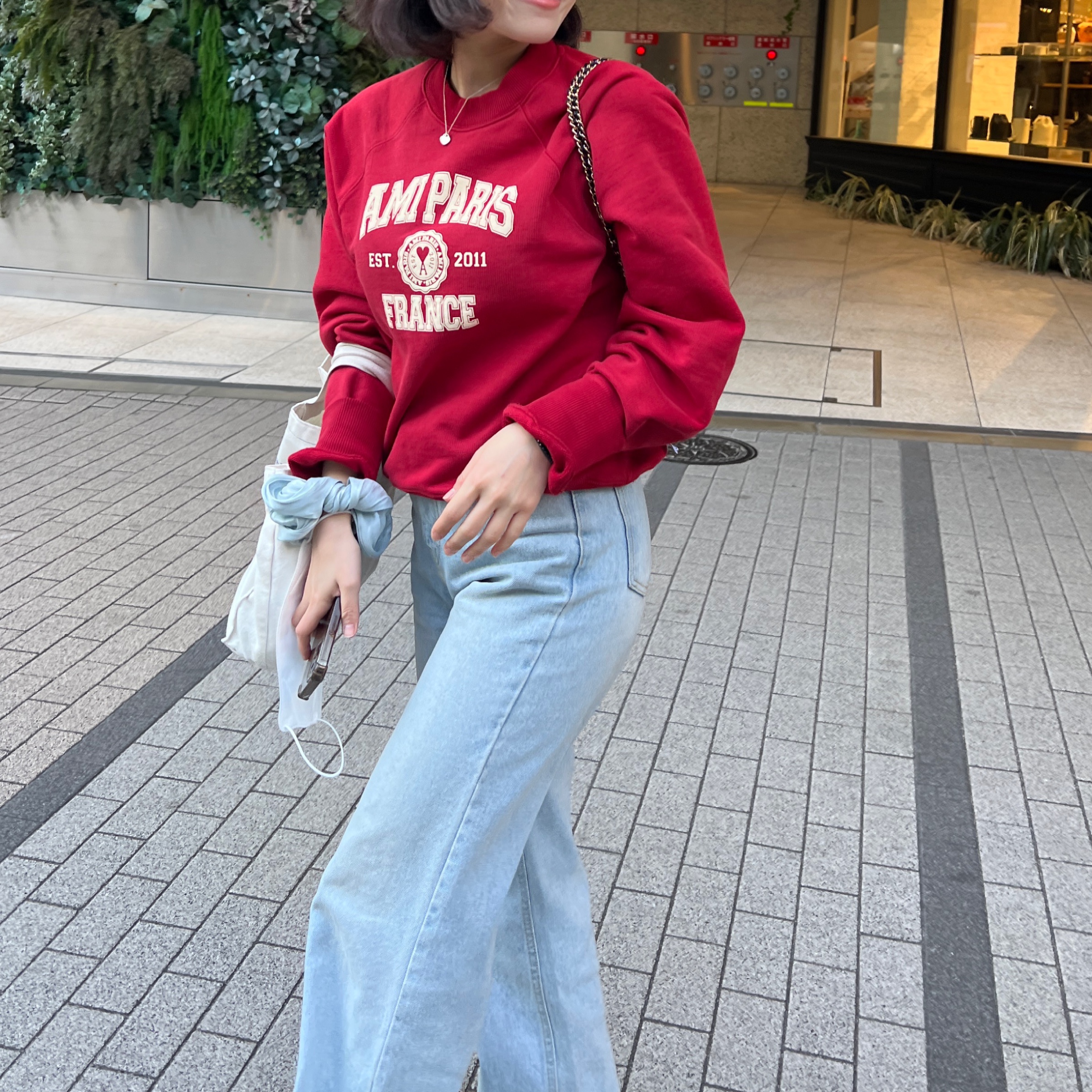 AMI Paris France Sweatshirt Red 착용 스타일
