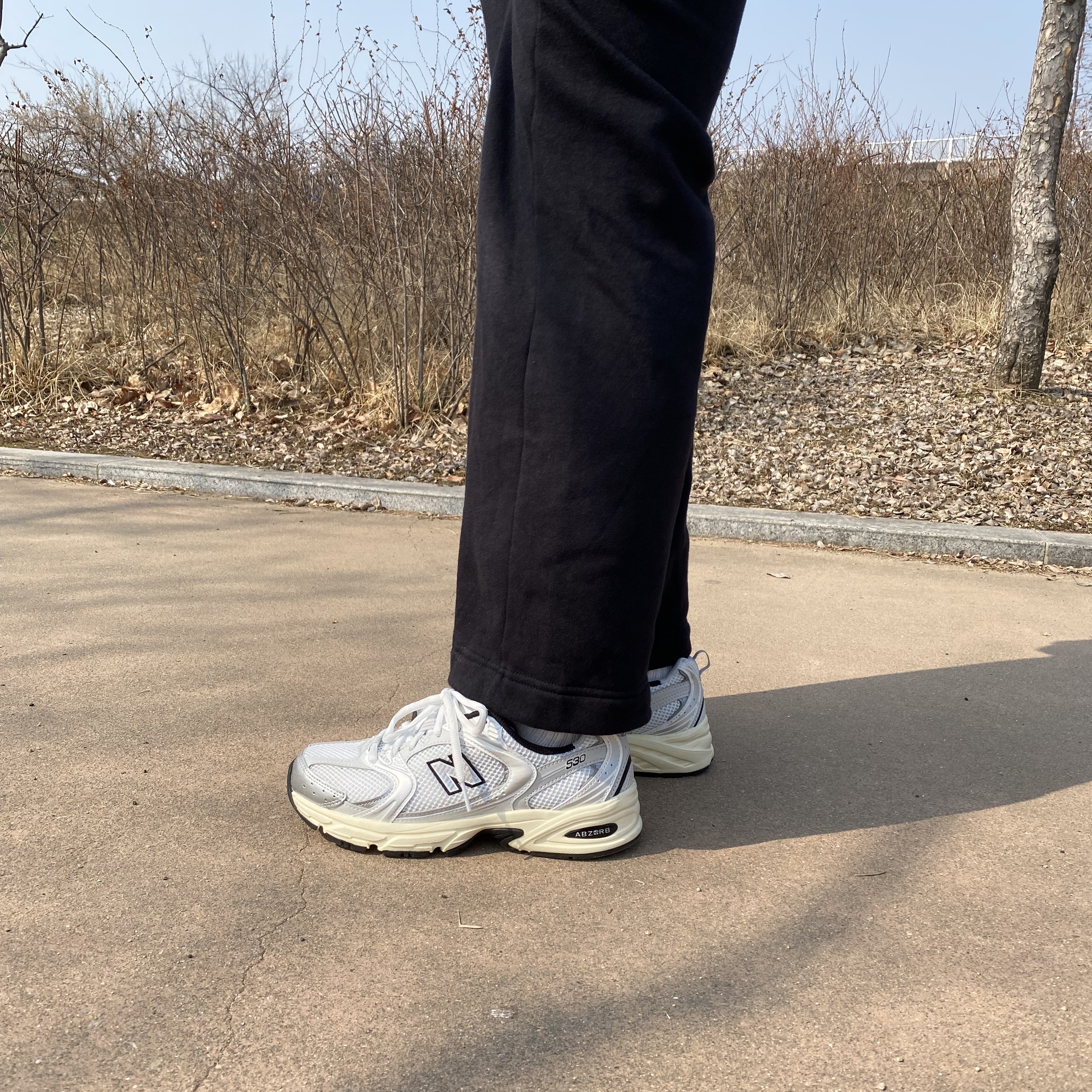 New Balance 530 Silver Cream 착용 스타일