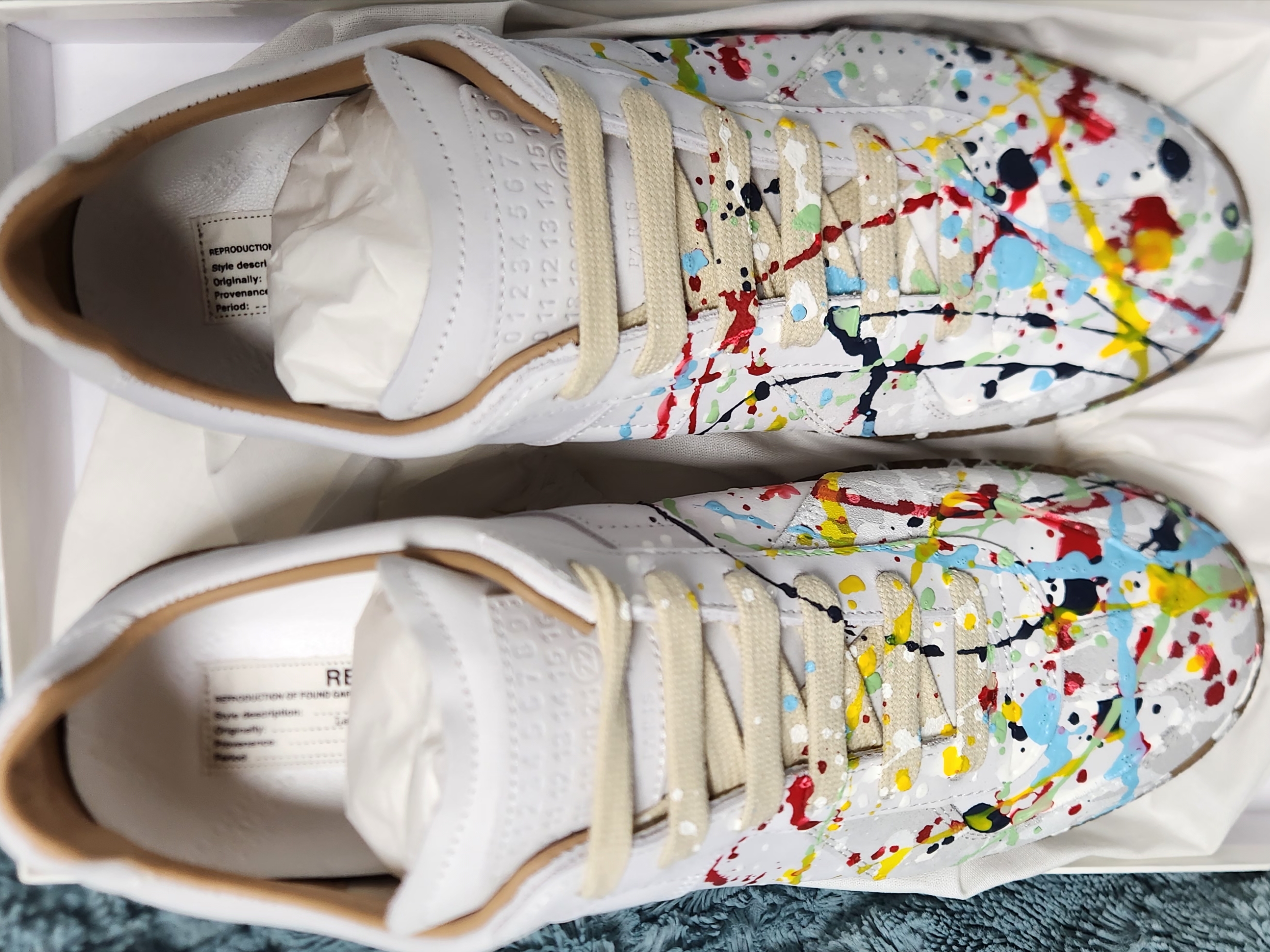 Maison Margiela Replica Paint Drop Sneakers 착용 스타일