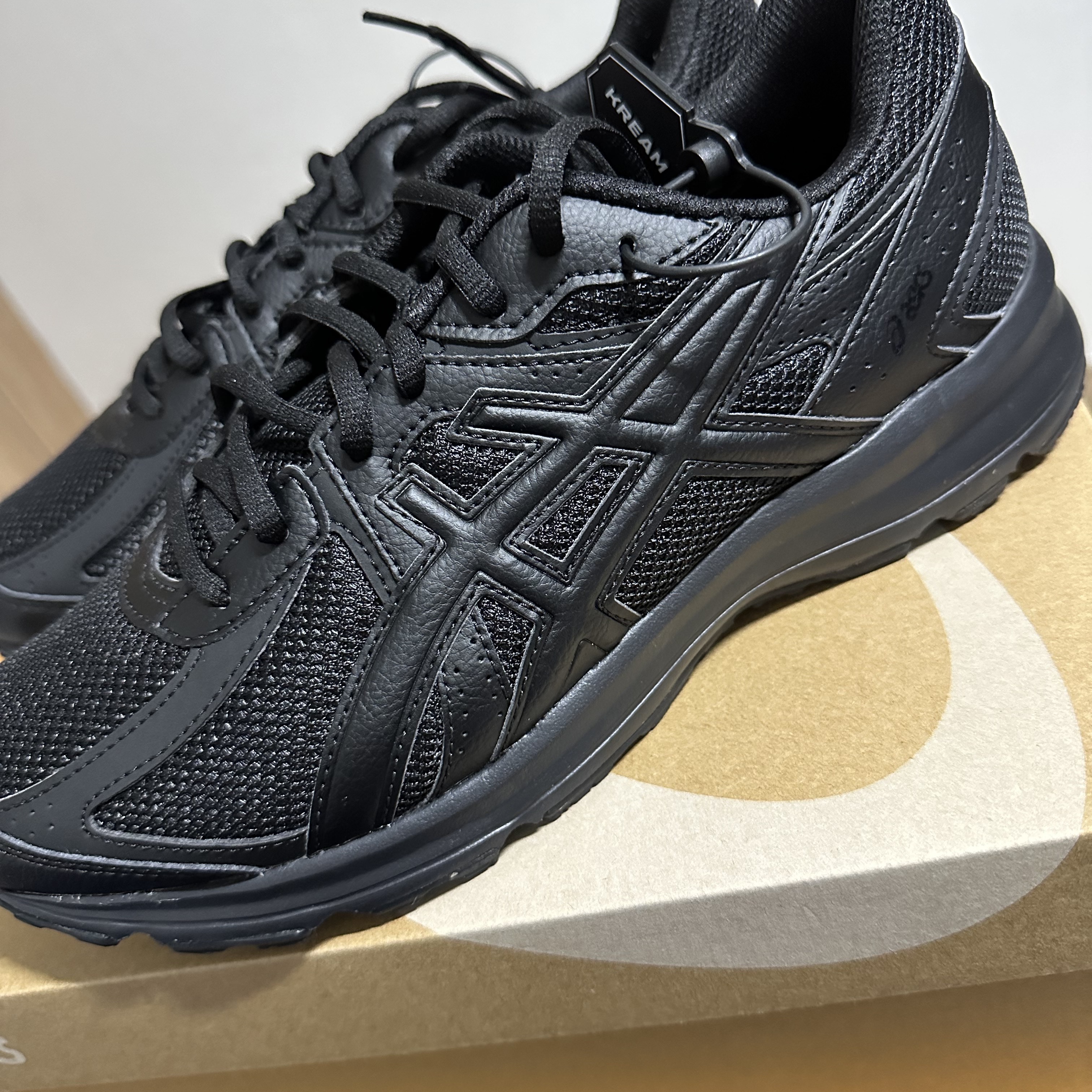 Asics Jog 100 S Black - 2E Wide 착용 스타일