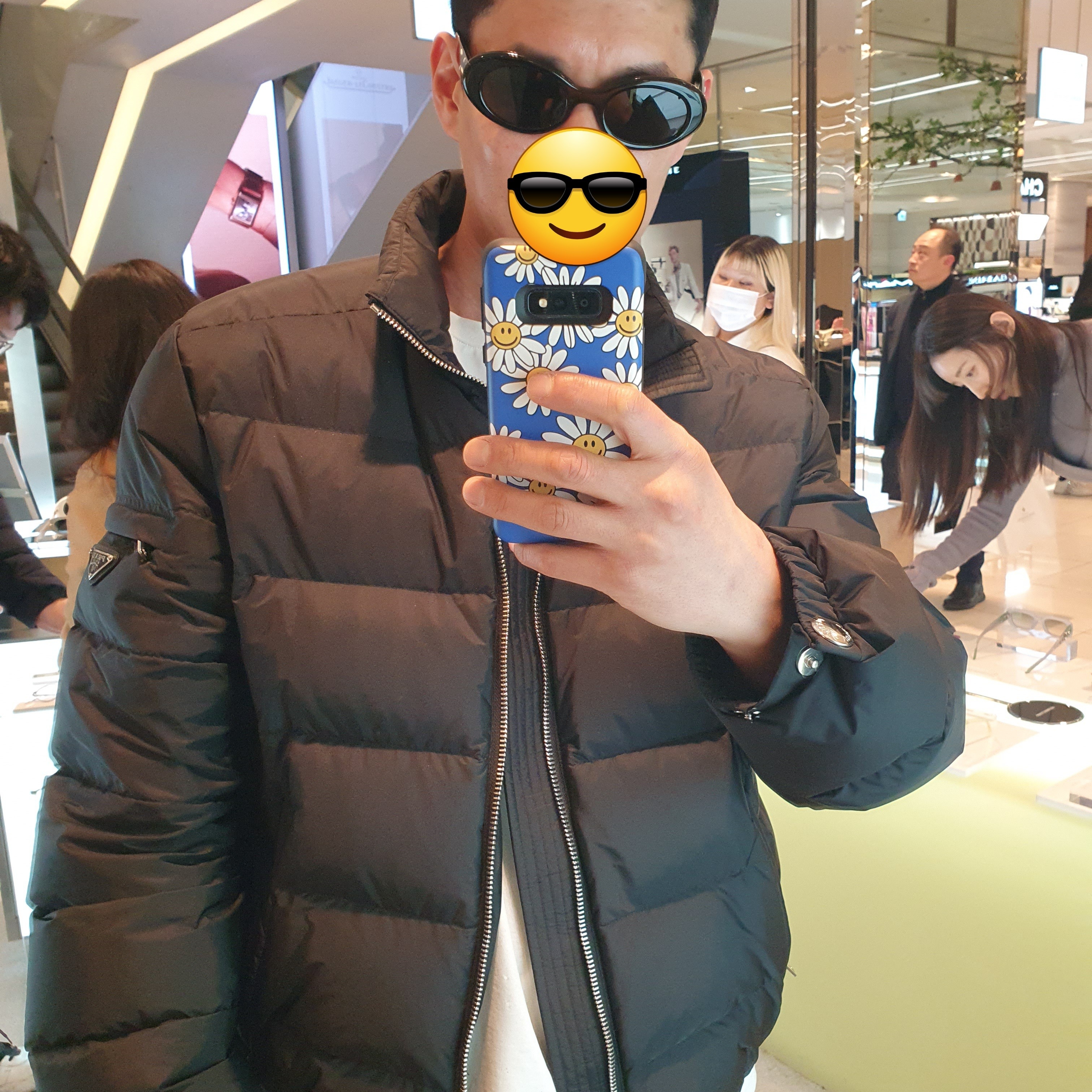 Gentle Monster x Maison Margiela MM005 Black Black, Prada Re-Nylon Short Puffer Jacket Black 착용 스타일