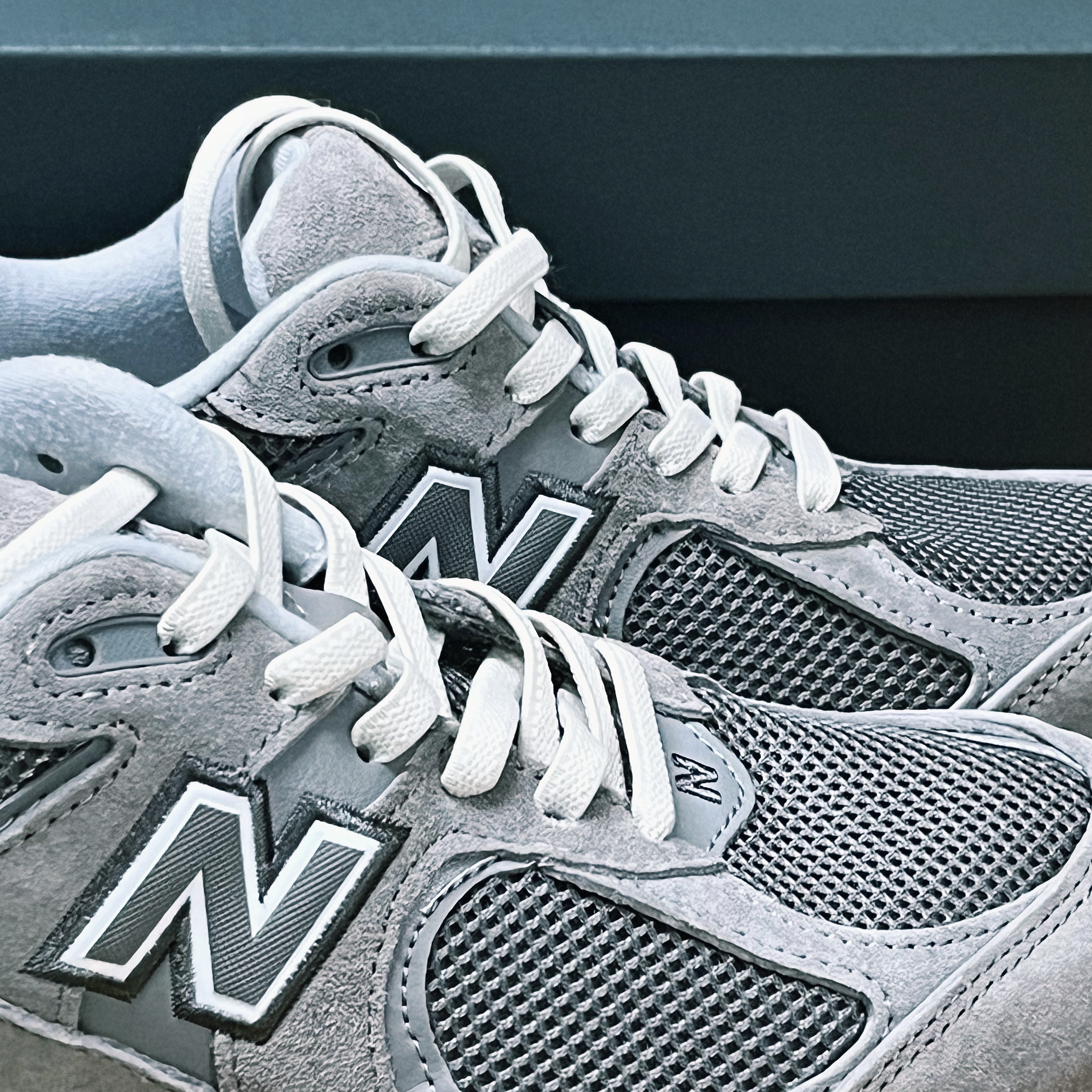 New Balance 2002R Grey 착용 스타일