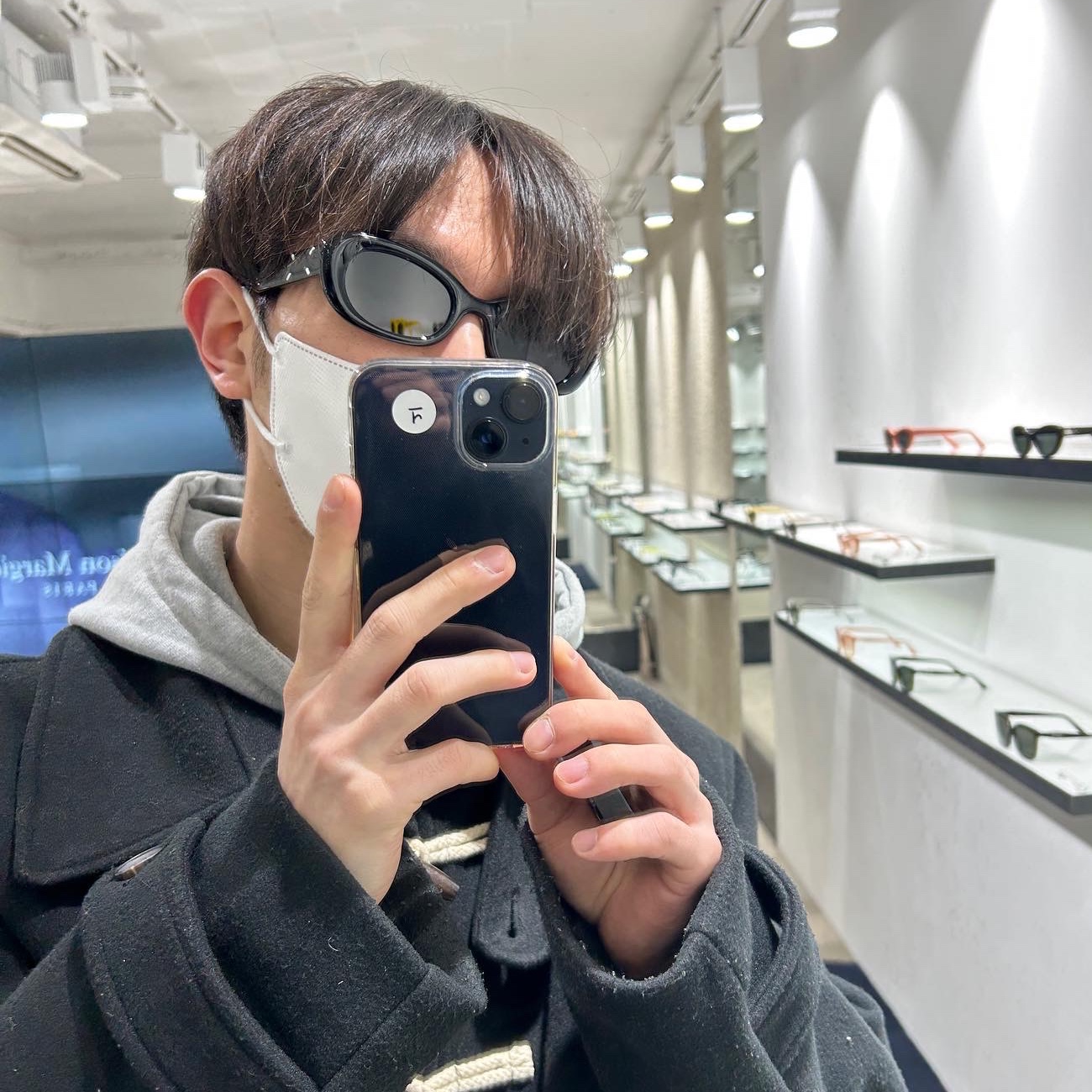 Gentle Monster x Maison Margiela MM004 Black Black 착용 스타일 - 2