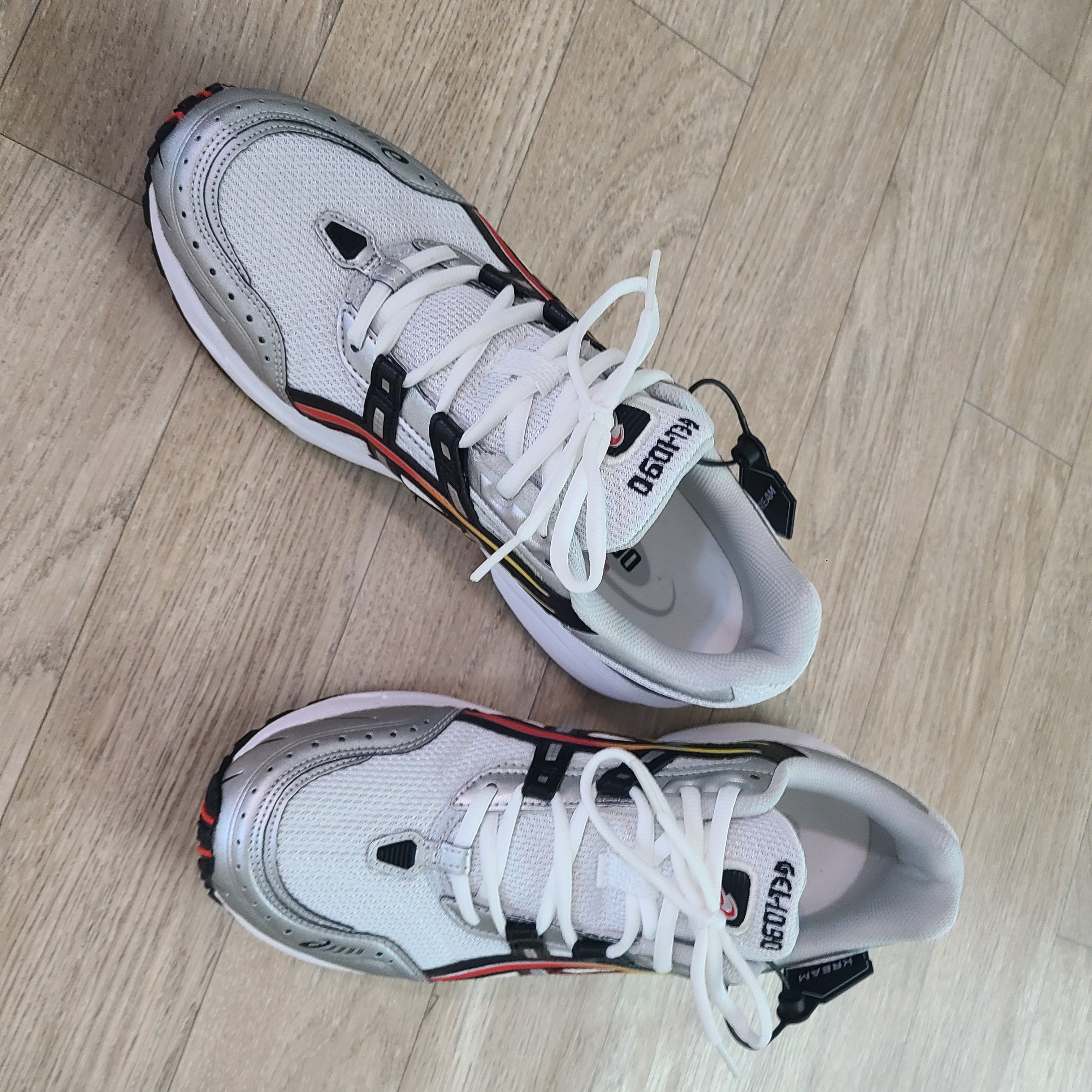 Asics Gel-1090 White Black 착용 스타일