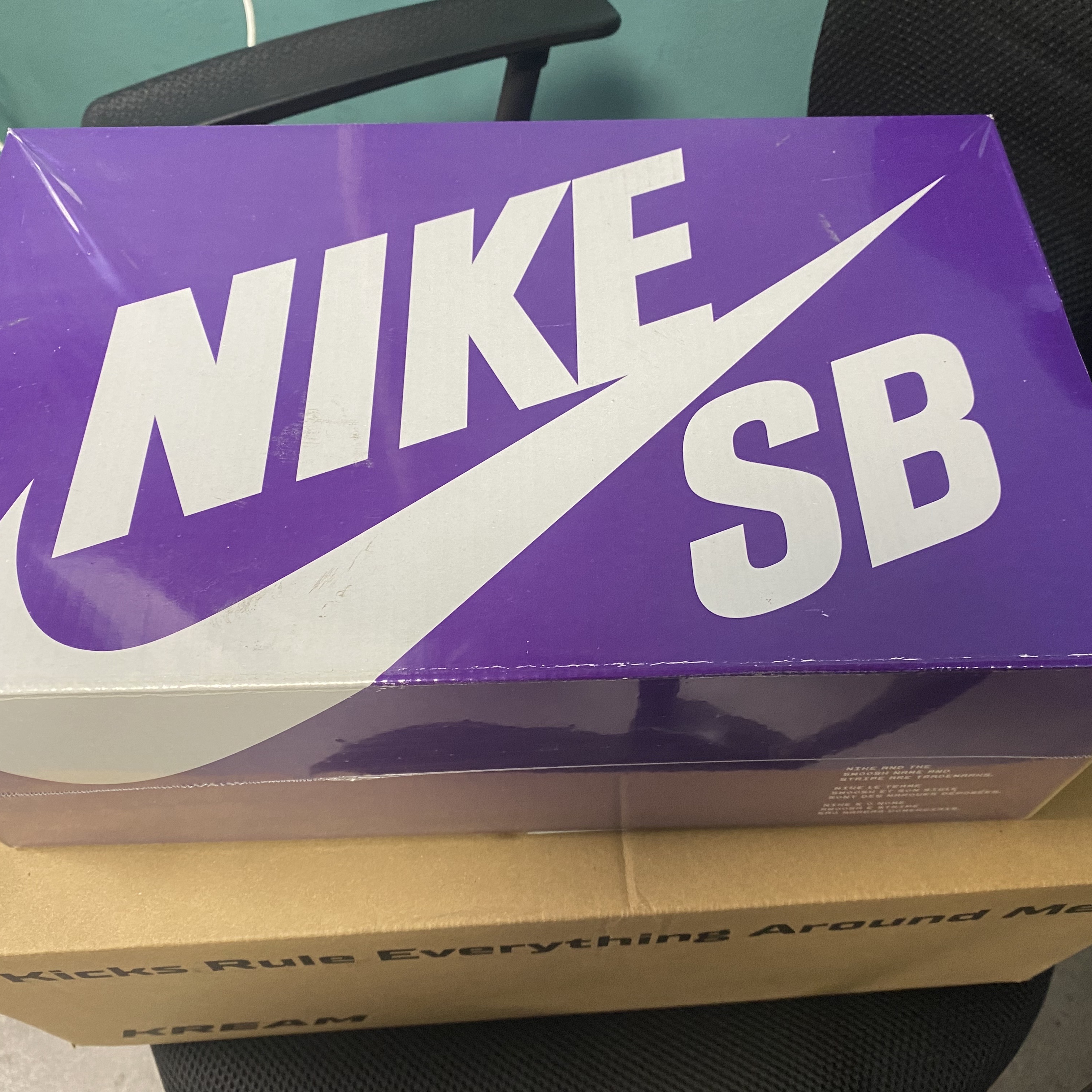Nike x Supreme SB Dunk Low Black 착용 스타일 - 2