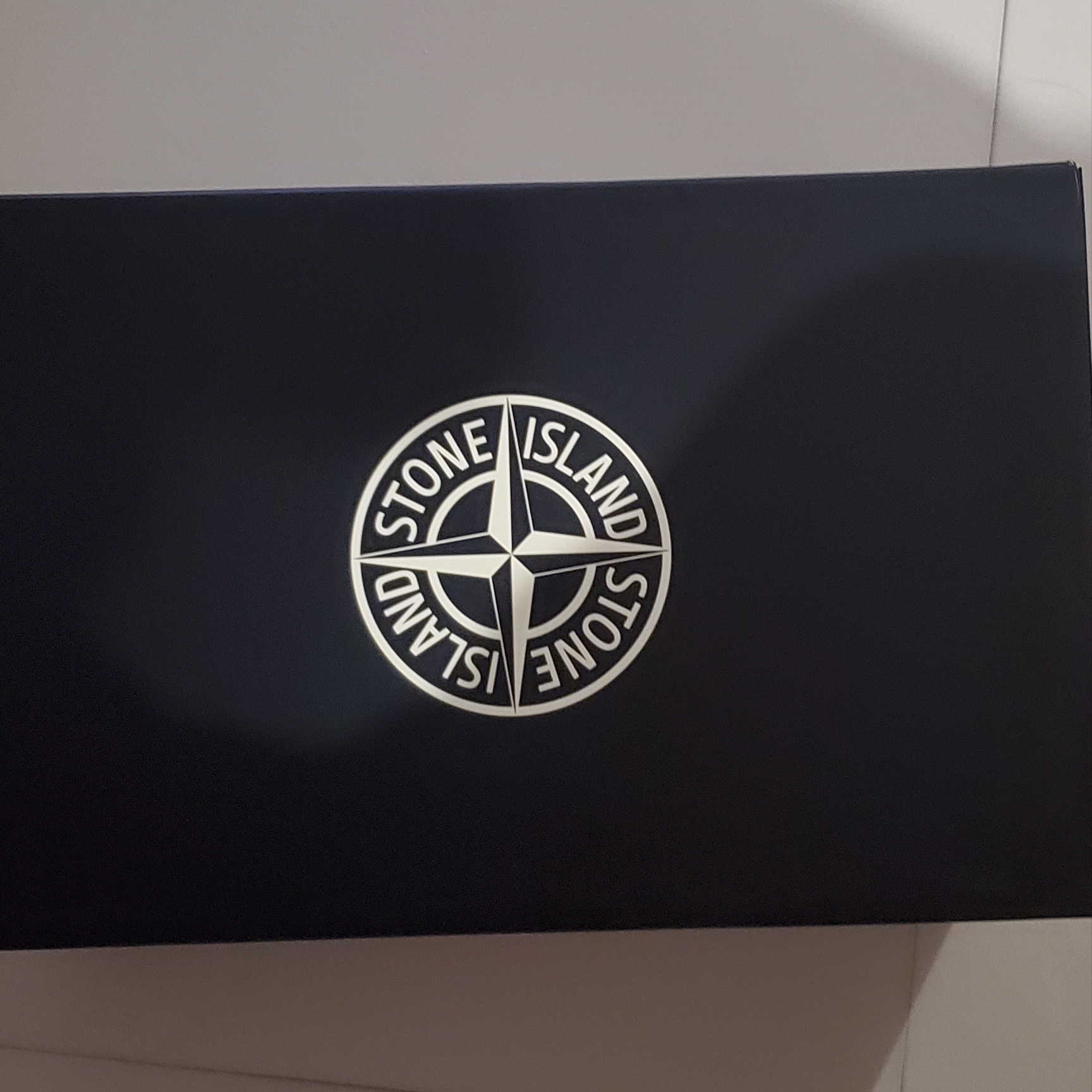 New Balance x Stone Island 574 Legacy Green 착용 스타일 - 1