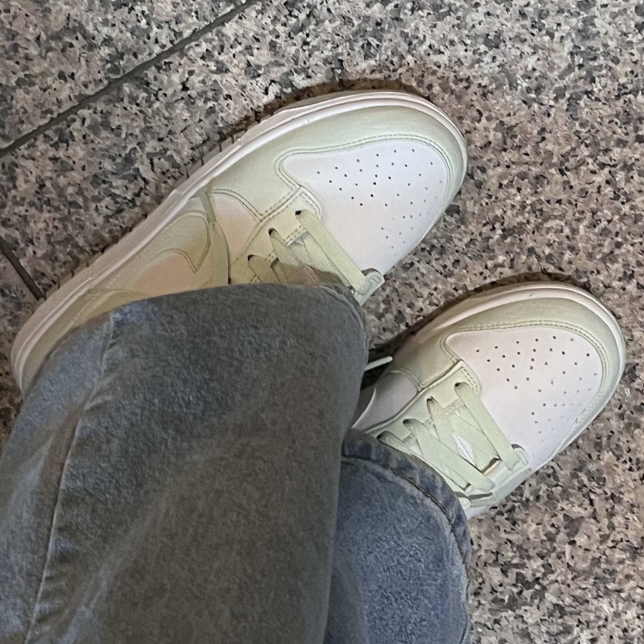 (W) Nike Dunk Low Next Nature Barely Green and White 착용 스타일 - 2