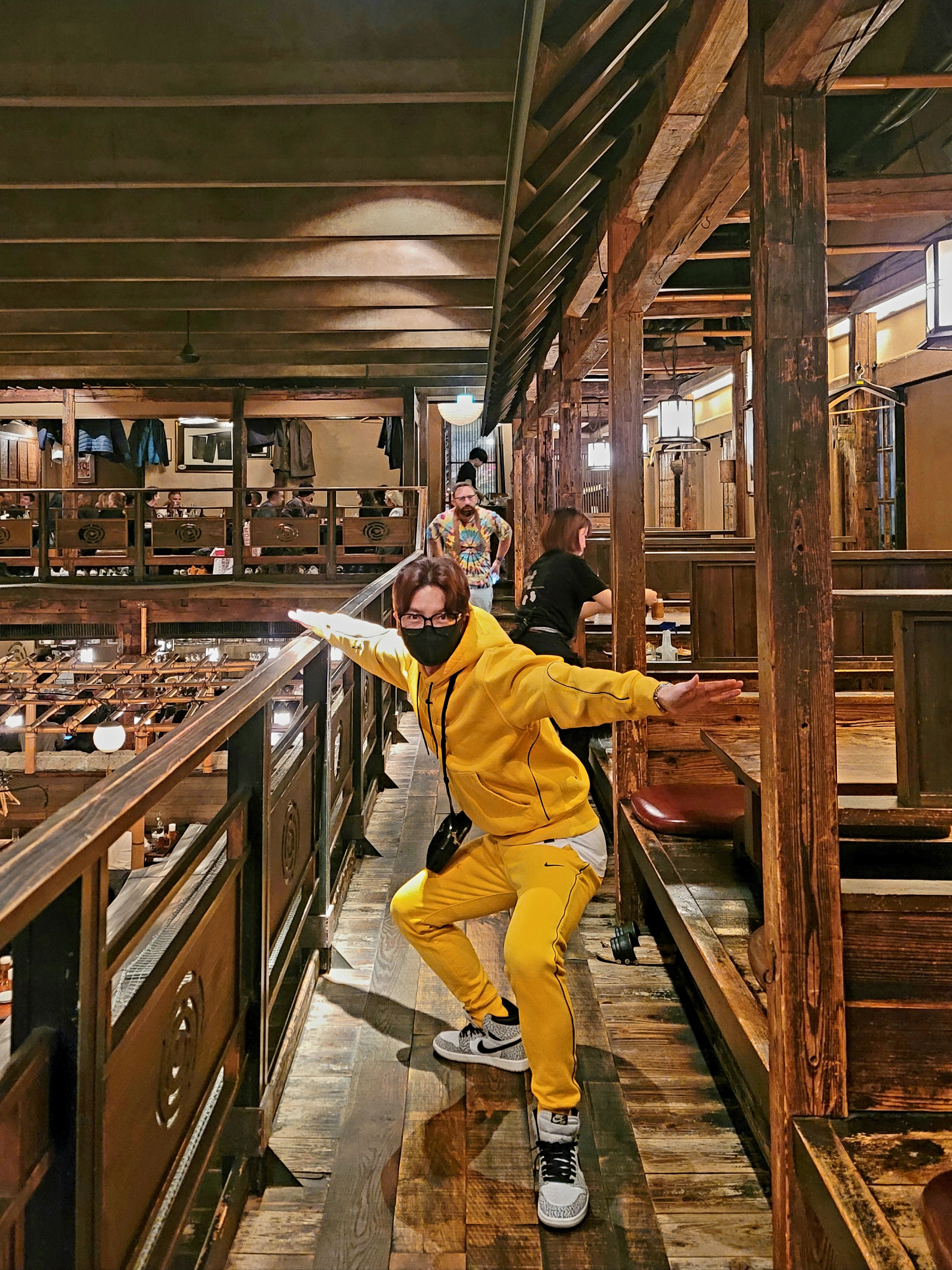 Nike x Drake Nocta Essential Hoodie University Gold - Asia, Nike x Drake Nocta Fleece Pants University Gold - Asia 착용 스타일 - 1