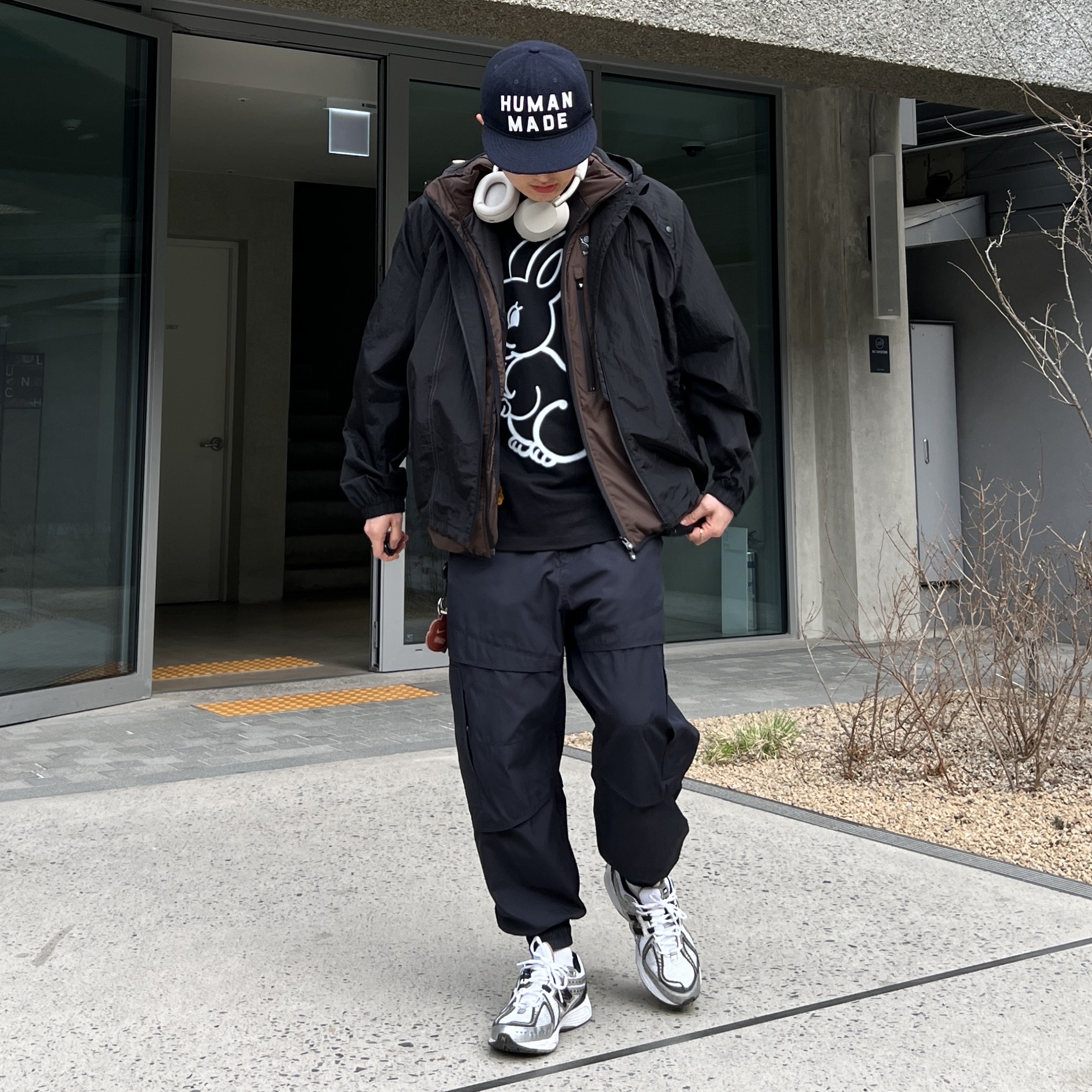 Open Yy Black Rabbit T-Shirt Black, New Balance 1906R White Gold 착용 스타일 - 2