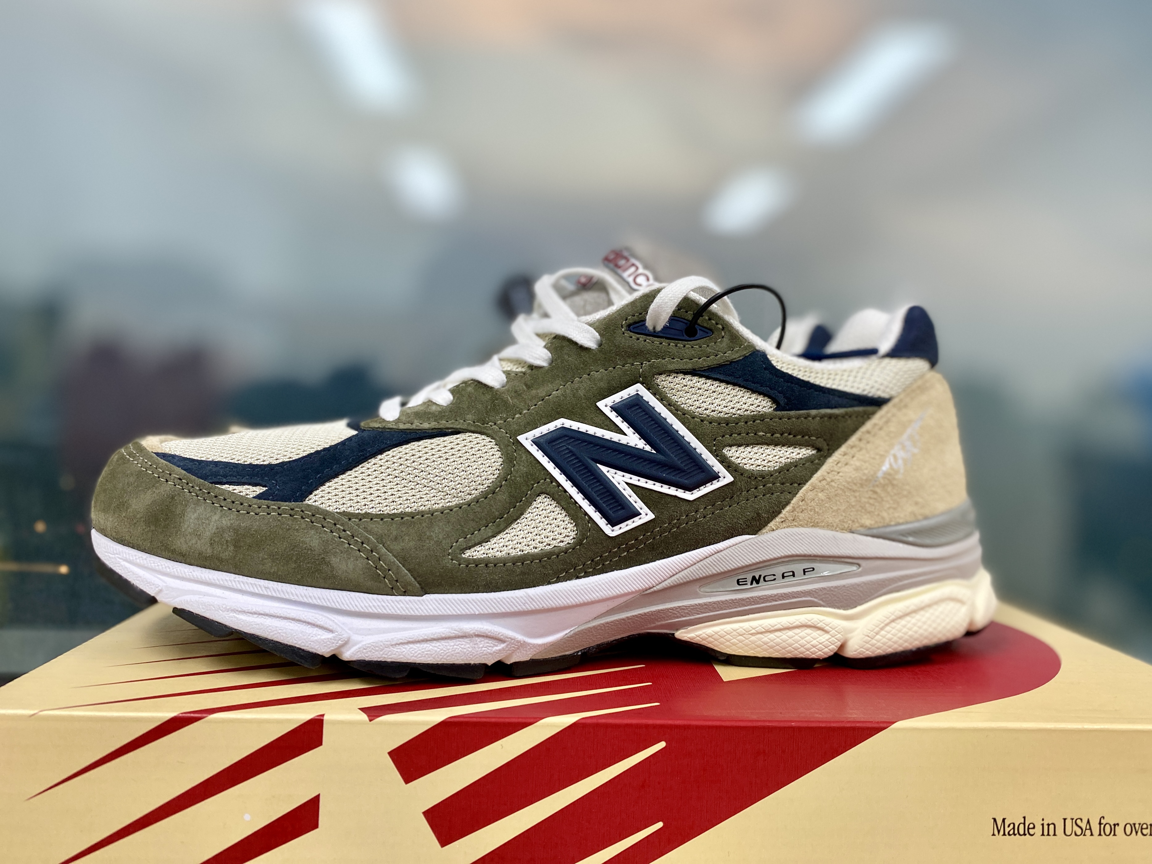 New Balance 990v3 Made in USA Olive 착용 스타일 - 2