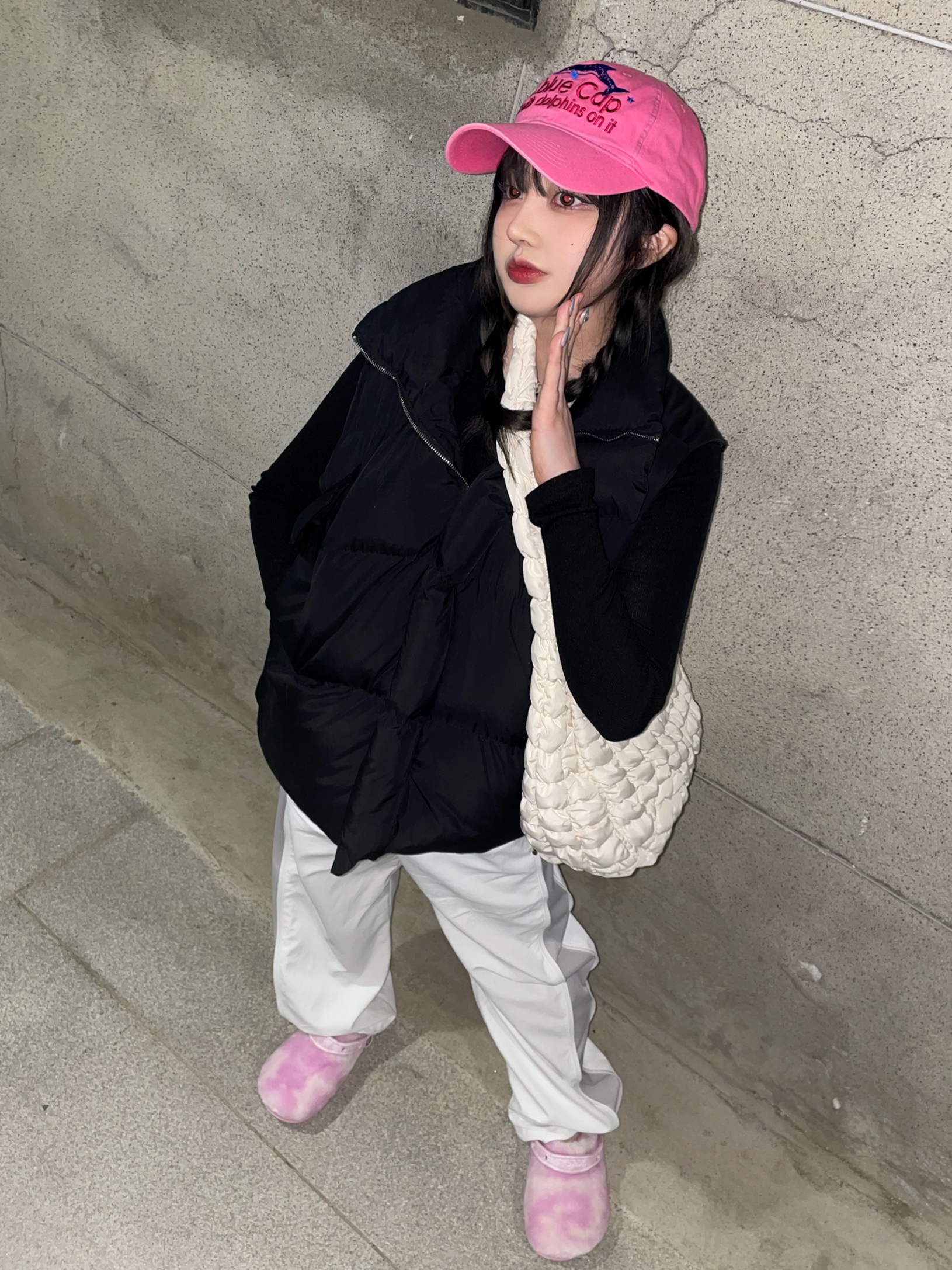 COS Quilted Oversized Shoulder Bag Off White Light Beige 착용 스타일
