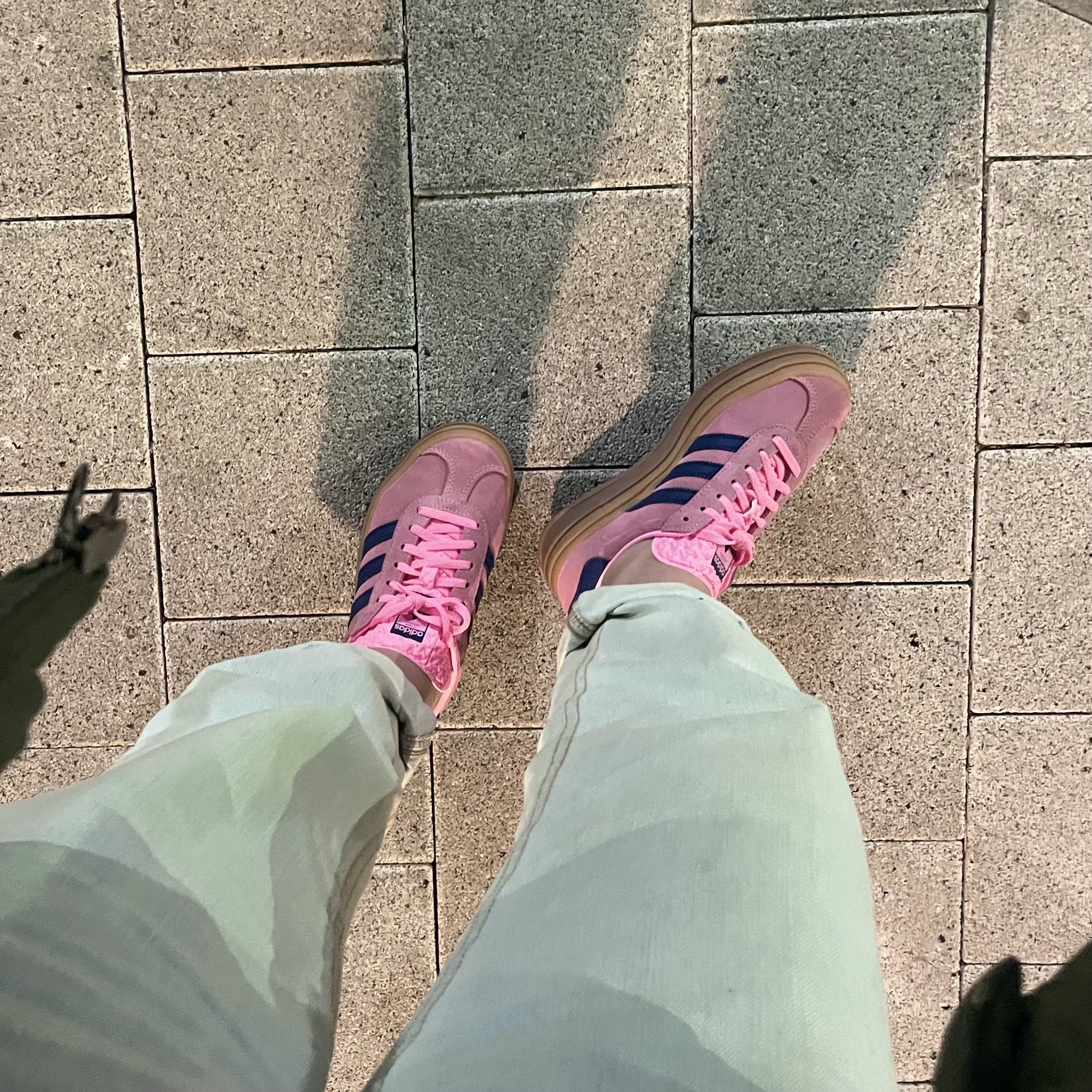 (W) Adidas Gazelle Bold Pink Glow Victory Blue 착용 스타일