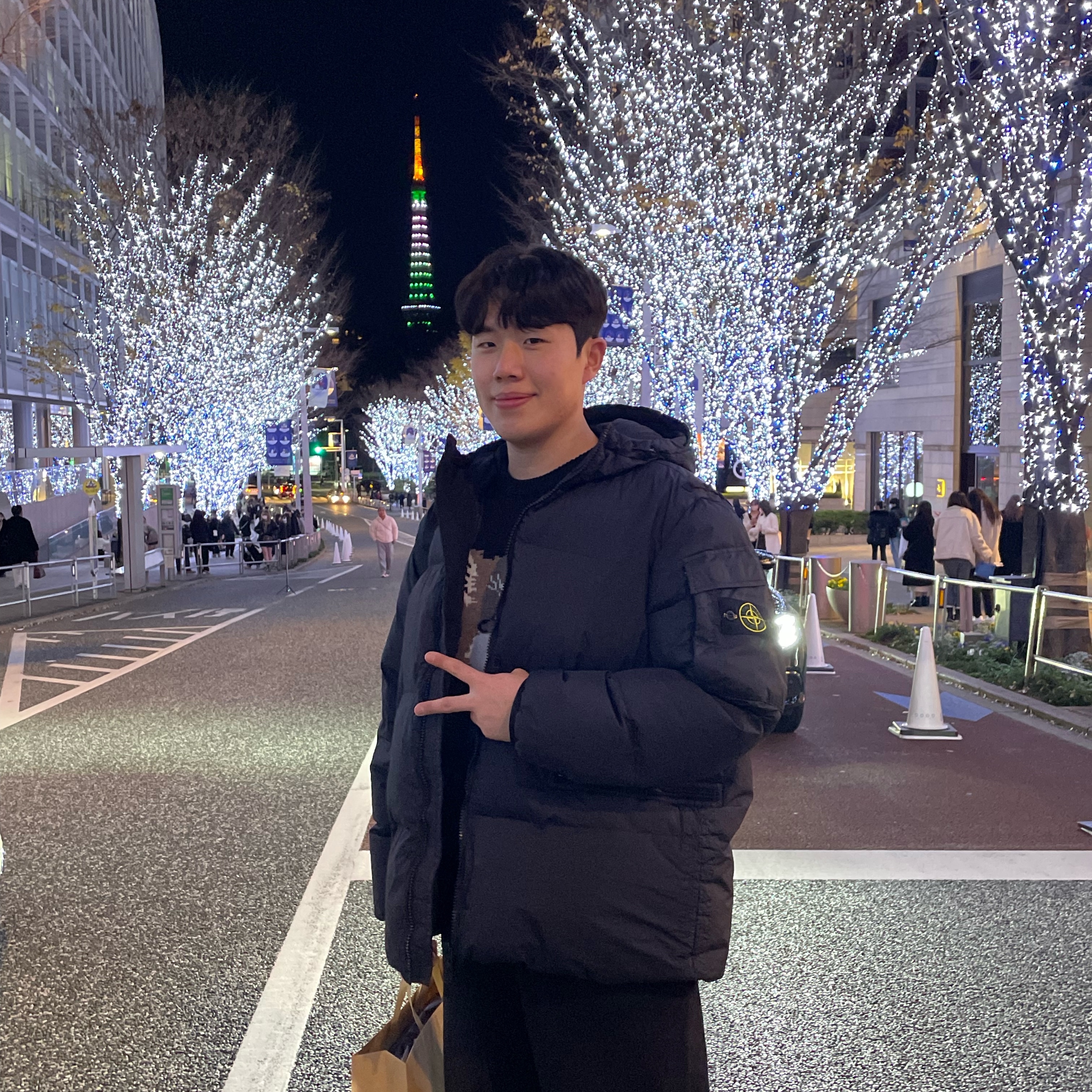 Stone Island 40223 Garment Dyed Crinkle Reps Down Jacket Black - 22FW, Maison Kitsune Big Fox Head Pullover Knit Black 착용 스타일 - 1