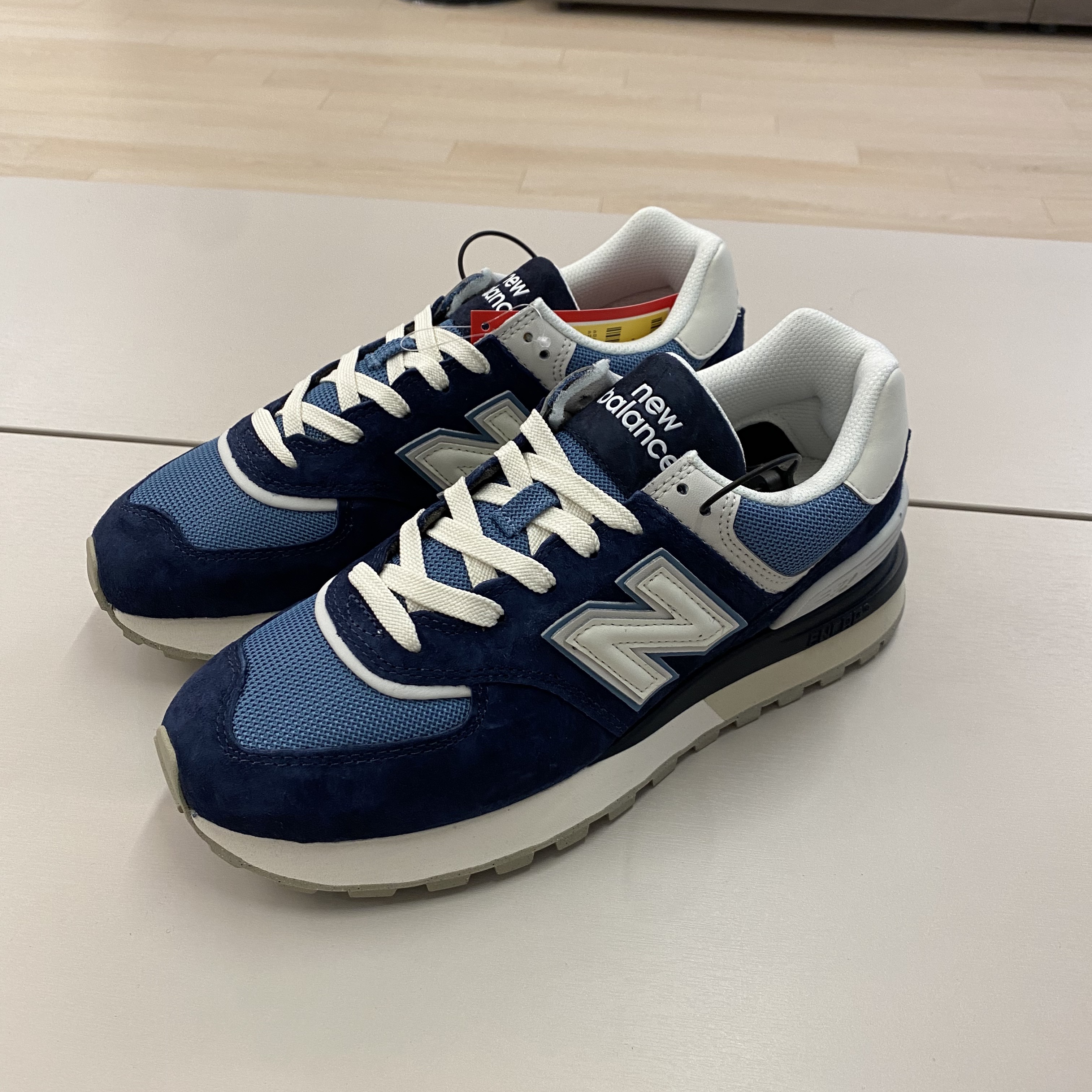 New Balance 574 Legacy Navy Sea Salt 착용 스타일 - 3