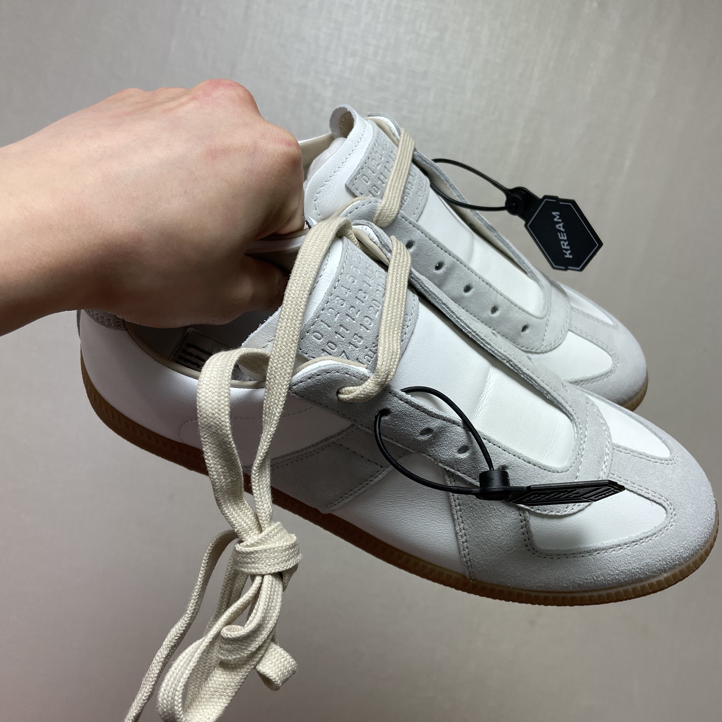 Maison Margiela Calfskin Replica Sneakers 착용 스타일