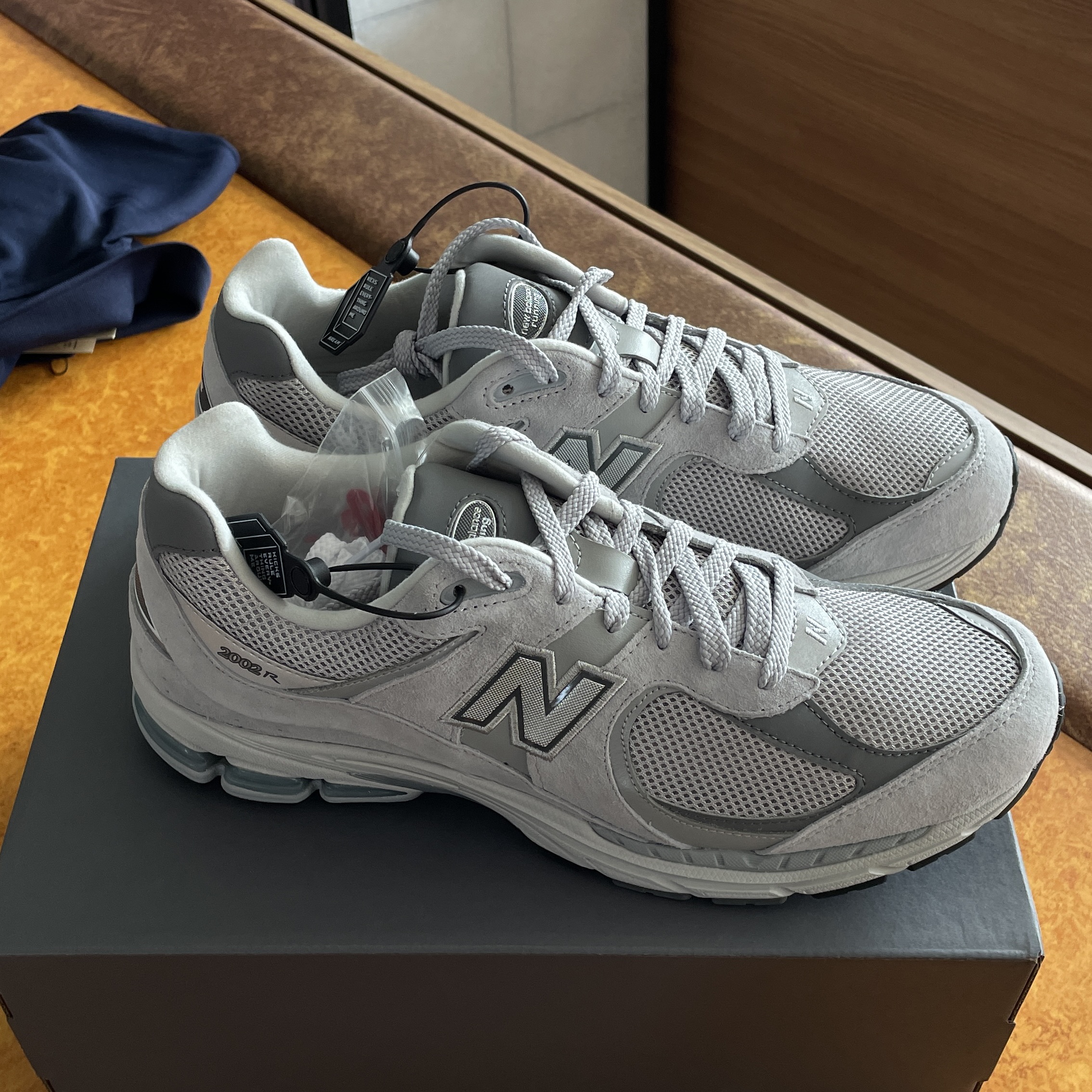 New Balance 2002R T2 Gray 착용 스타일 - 2