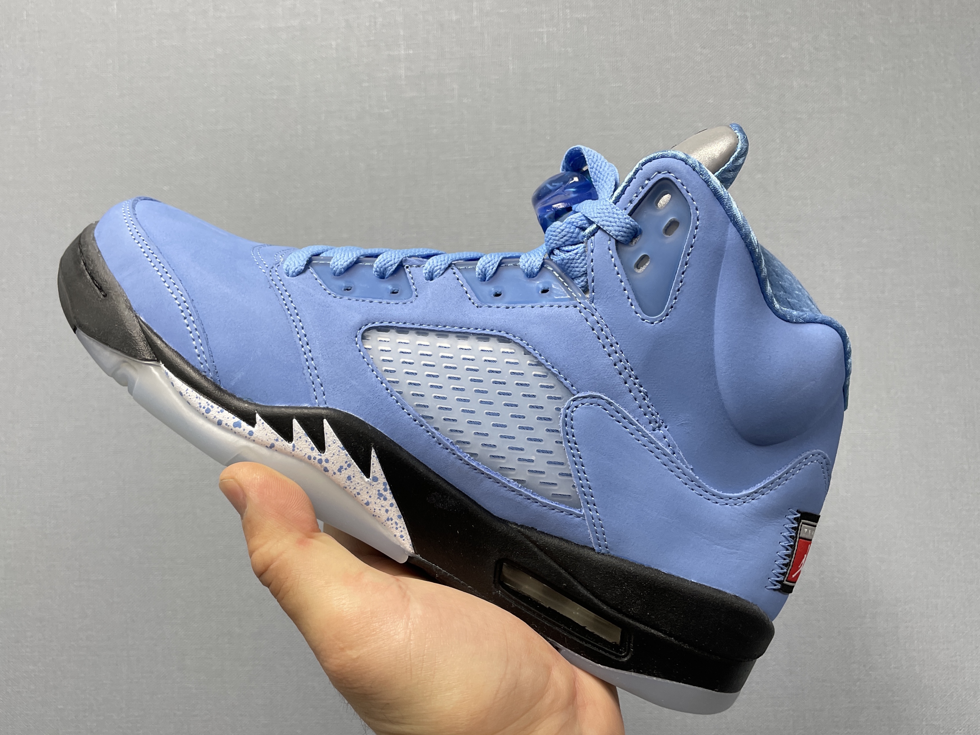 Jordan 5 Retro University Blue 착용 스타일