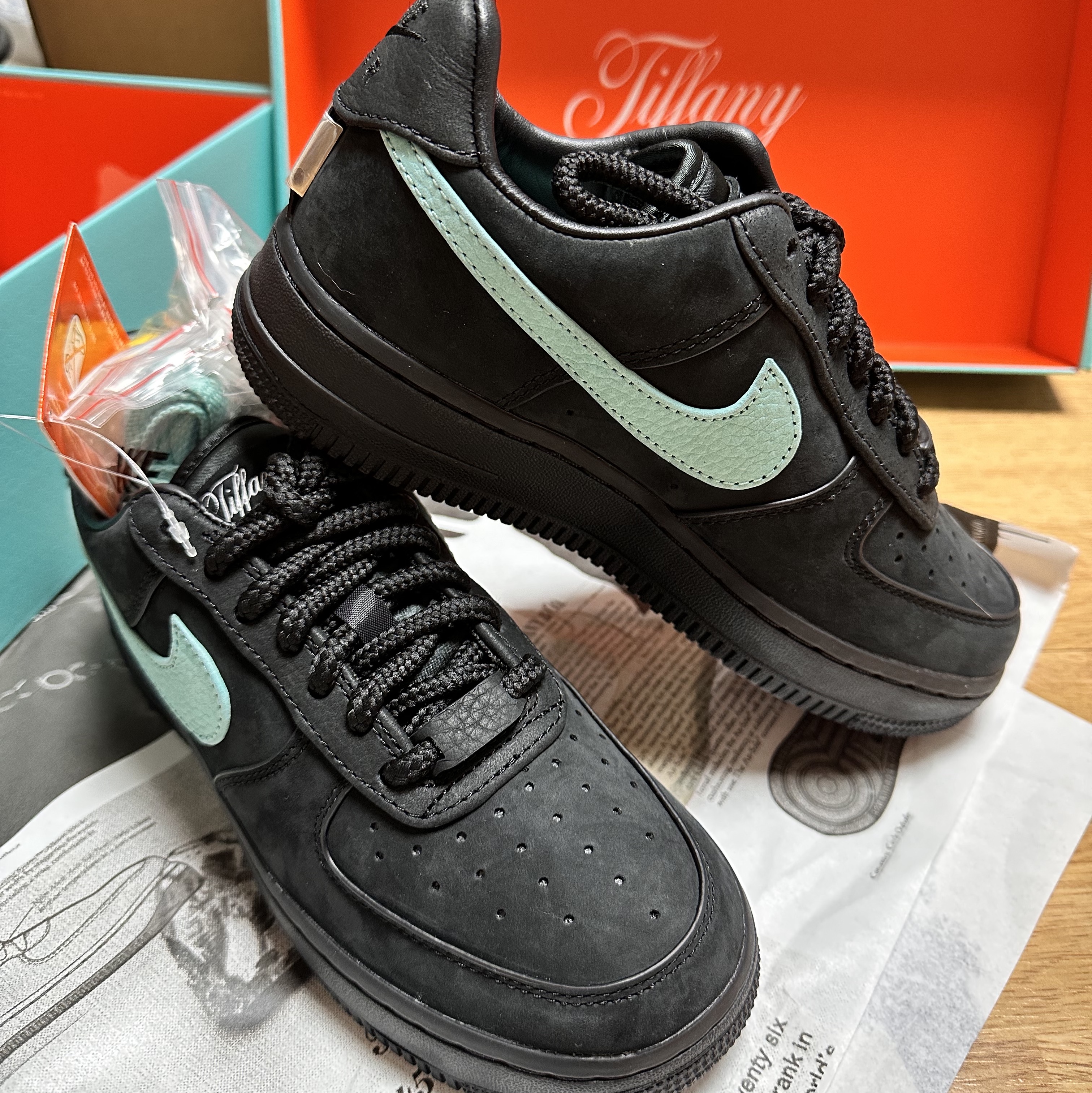 Nike x Tiffany & Co. Air Force 1 Low SP 1837 착용 스타일 - 2