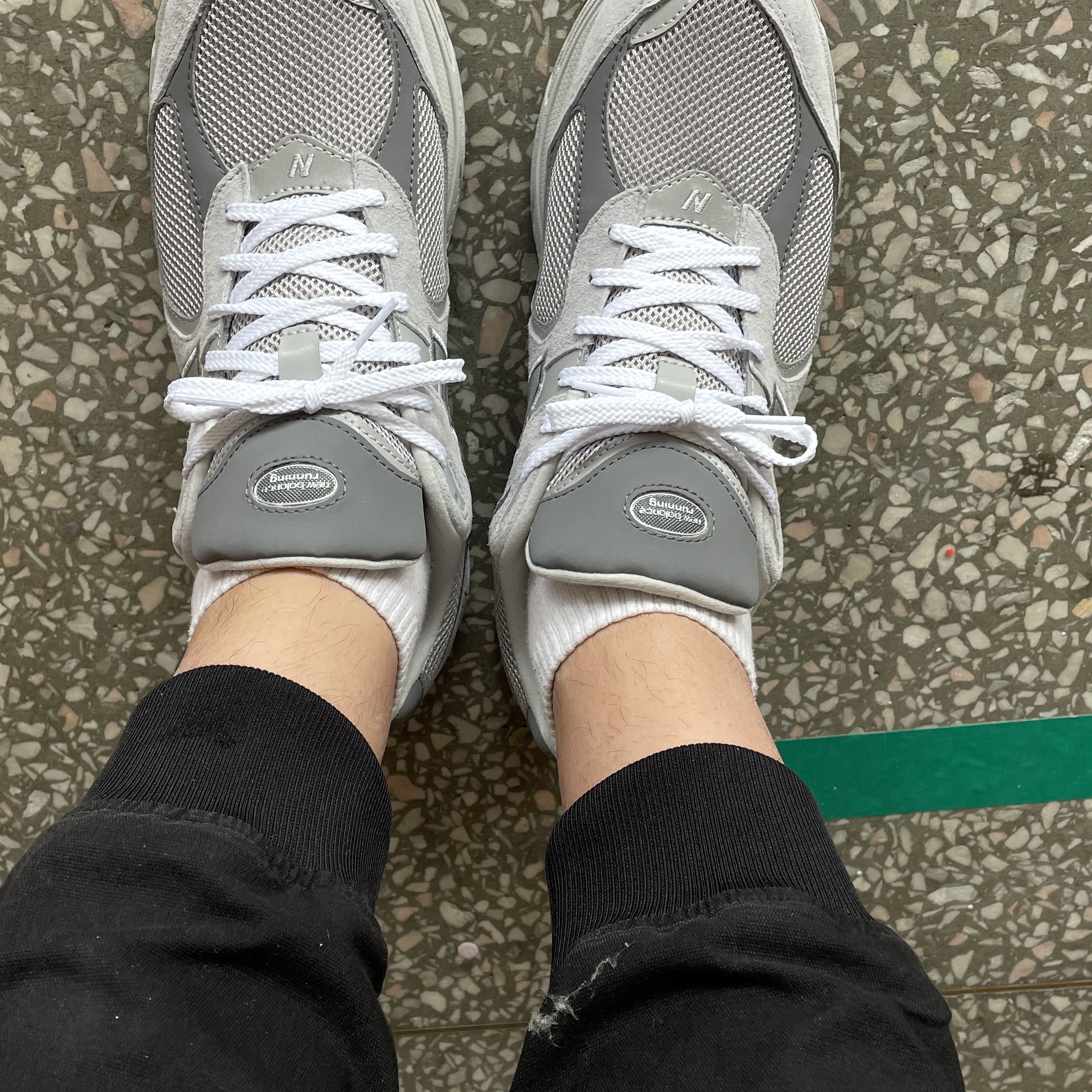 New Balance 2002R T2 Gray 착용 스타일 - 3